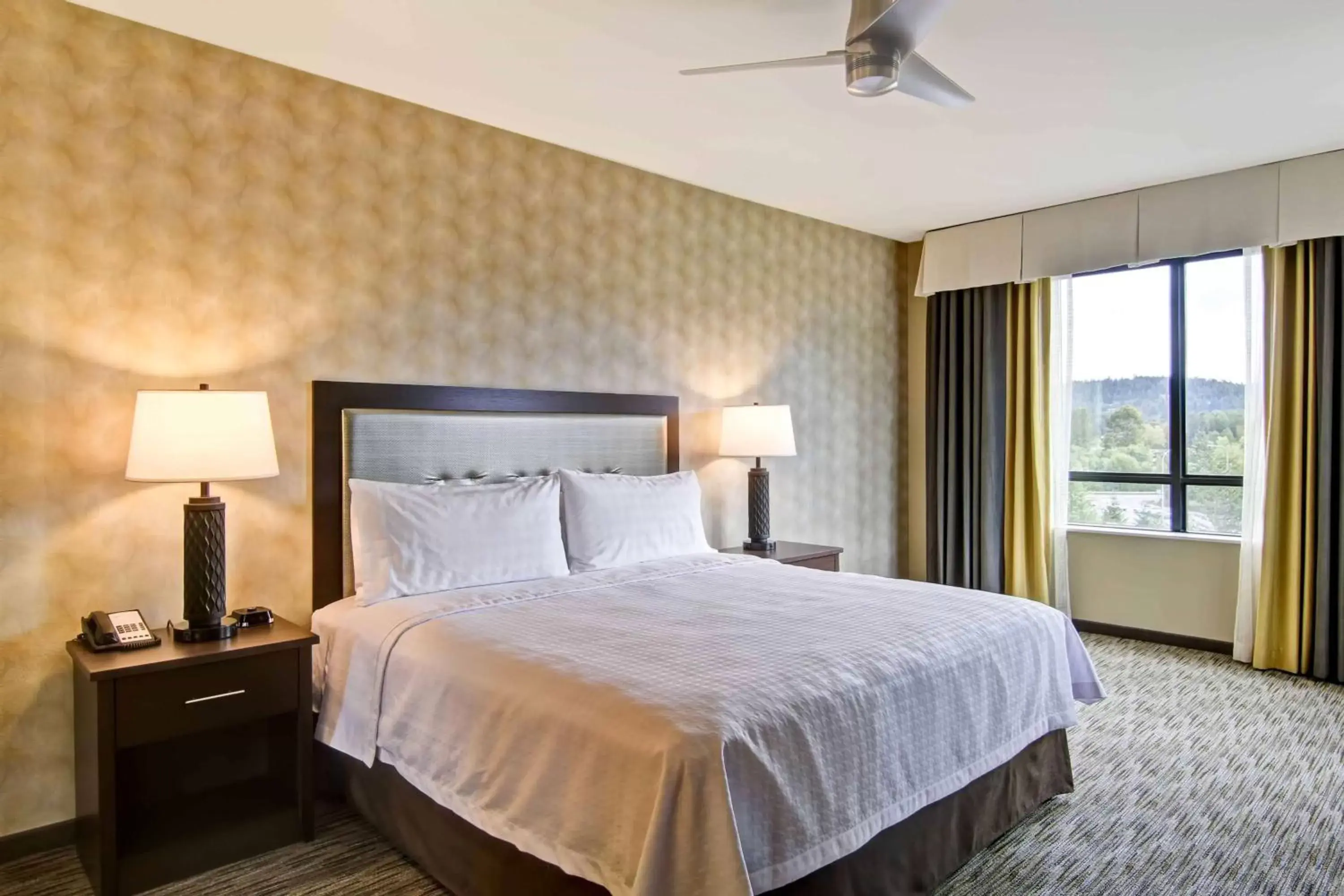 Bed in Homewood Suites by Hilton Seattle-Issaquah