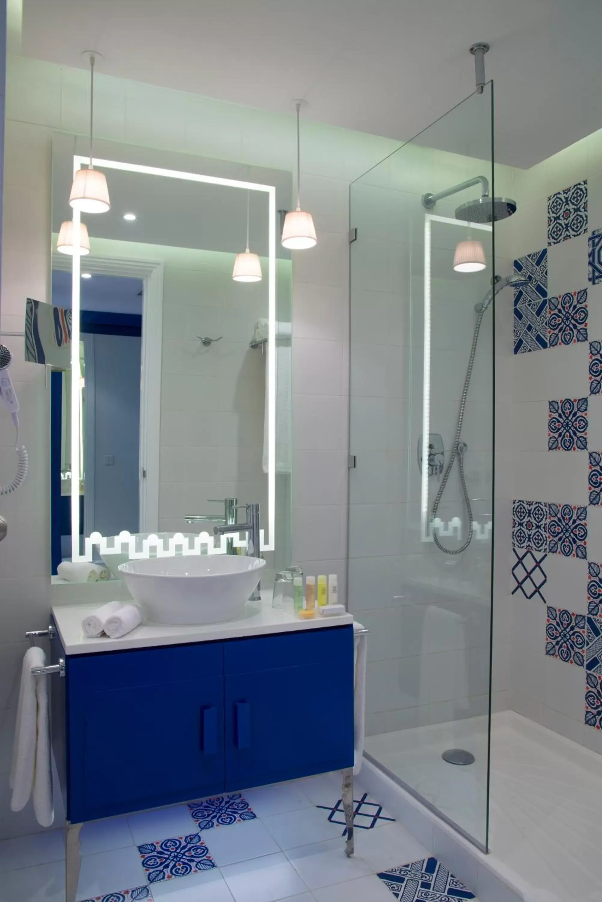 Shower, Bathroom in Radisson Blu Resort & Thalasso Hammamet