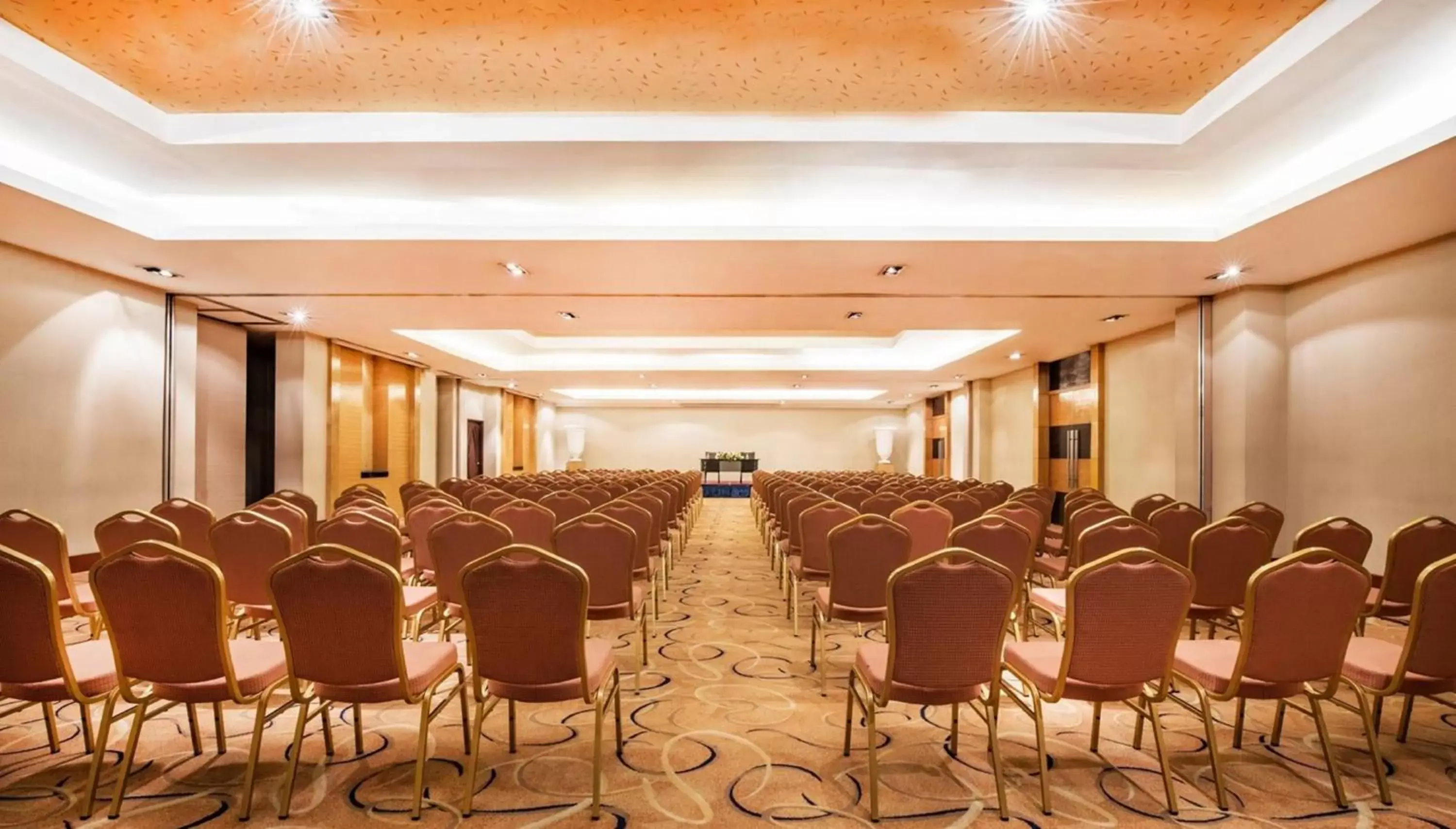 Meeting/conference room in Holiday Inn Manila Galleria, an IHG Hotel