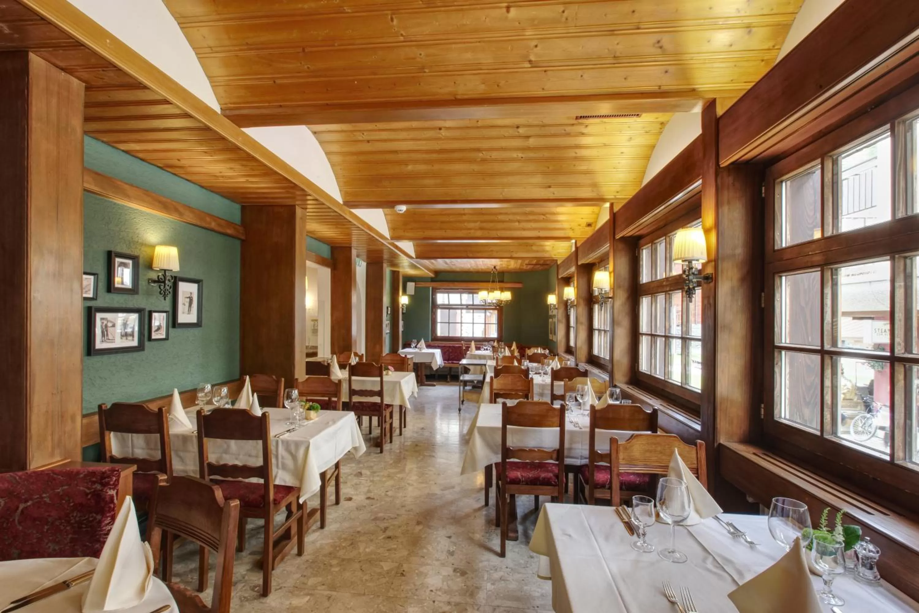 Restaurant/places to eat in Hotel Derby