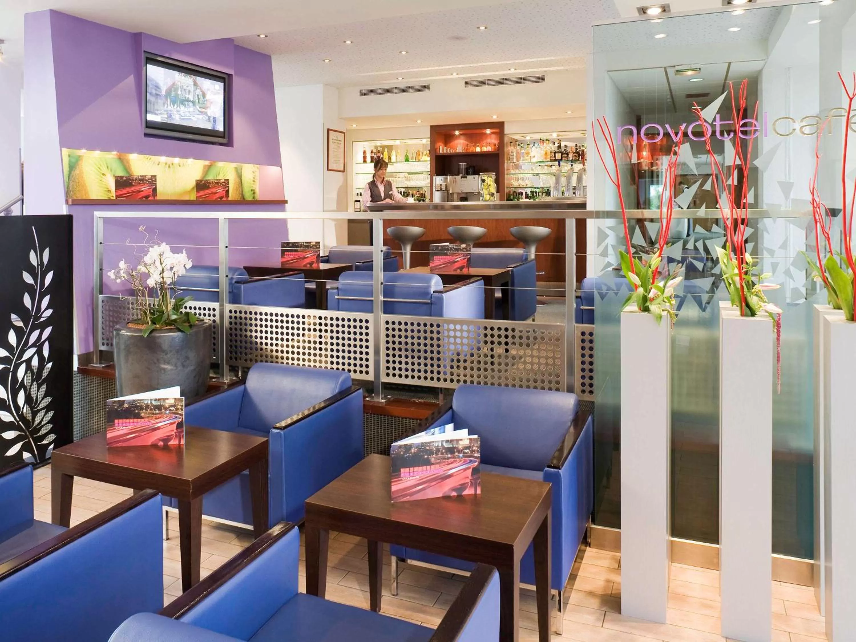 Lounge or bar in Novotel Amiens Pôle Jules Verne