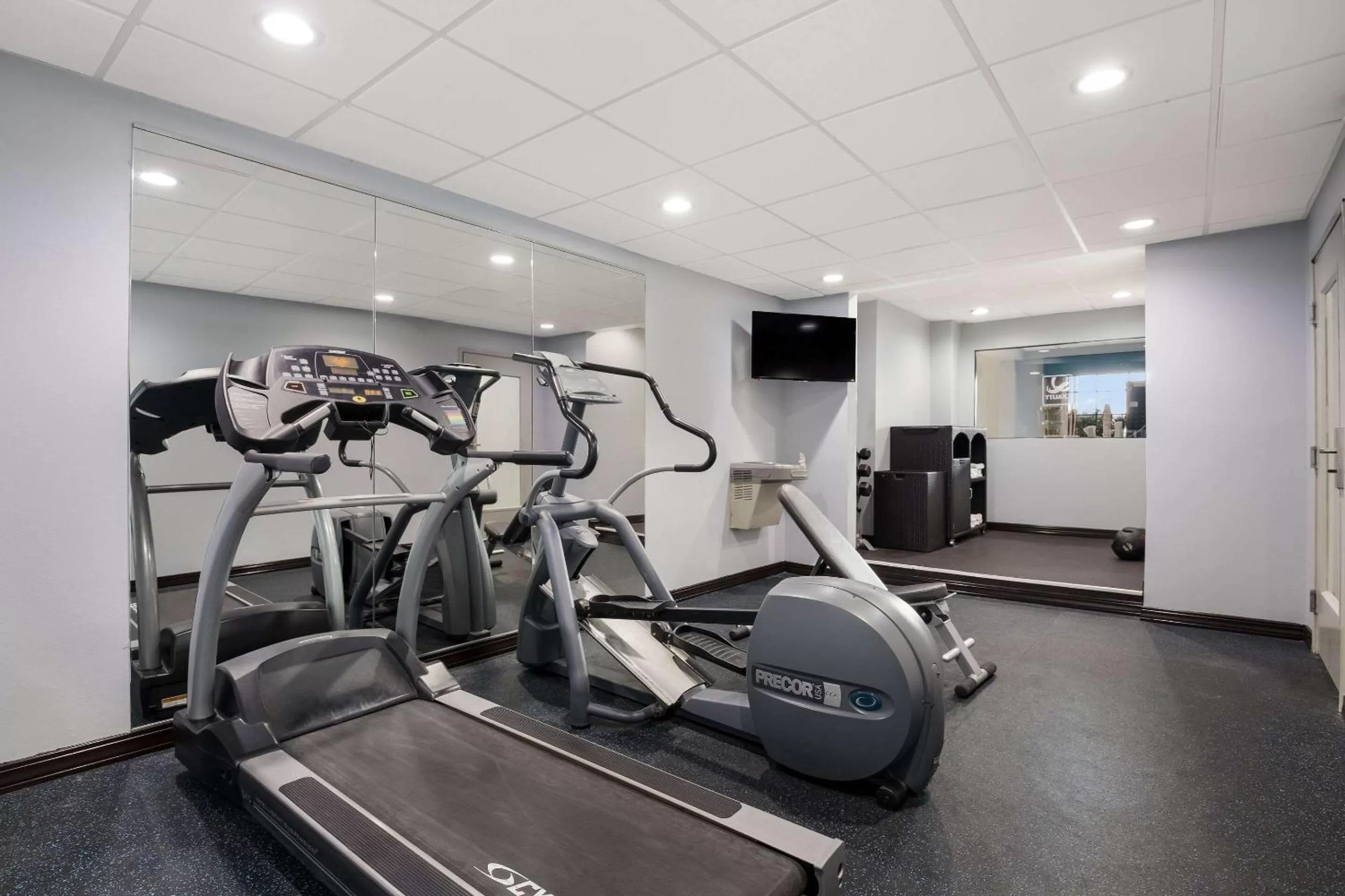 Fitness centre/facilities in Quality Suites Tulsa I-44
