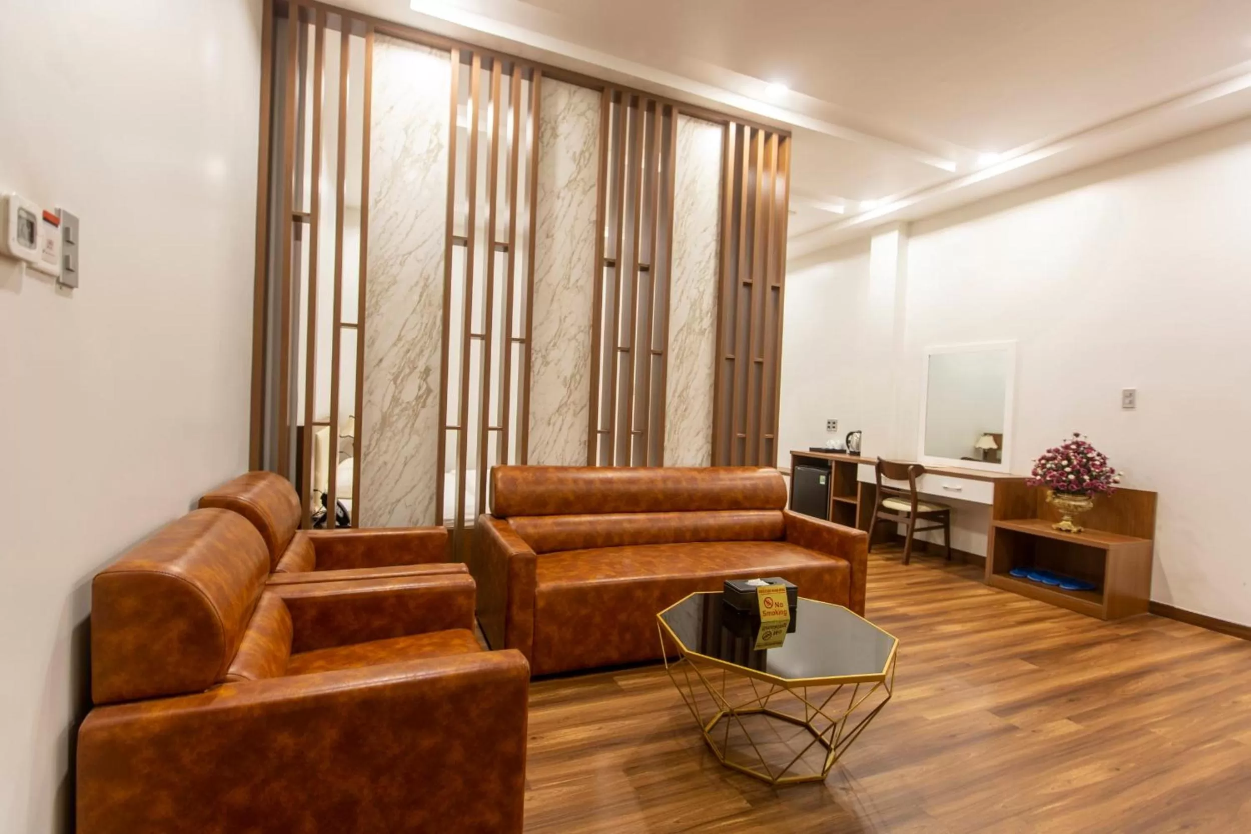 Living room, Seating Area in Hoang Hung Hotel