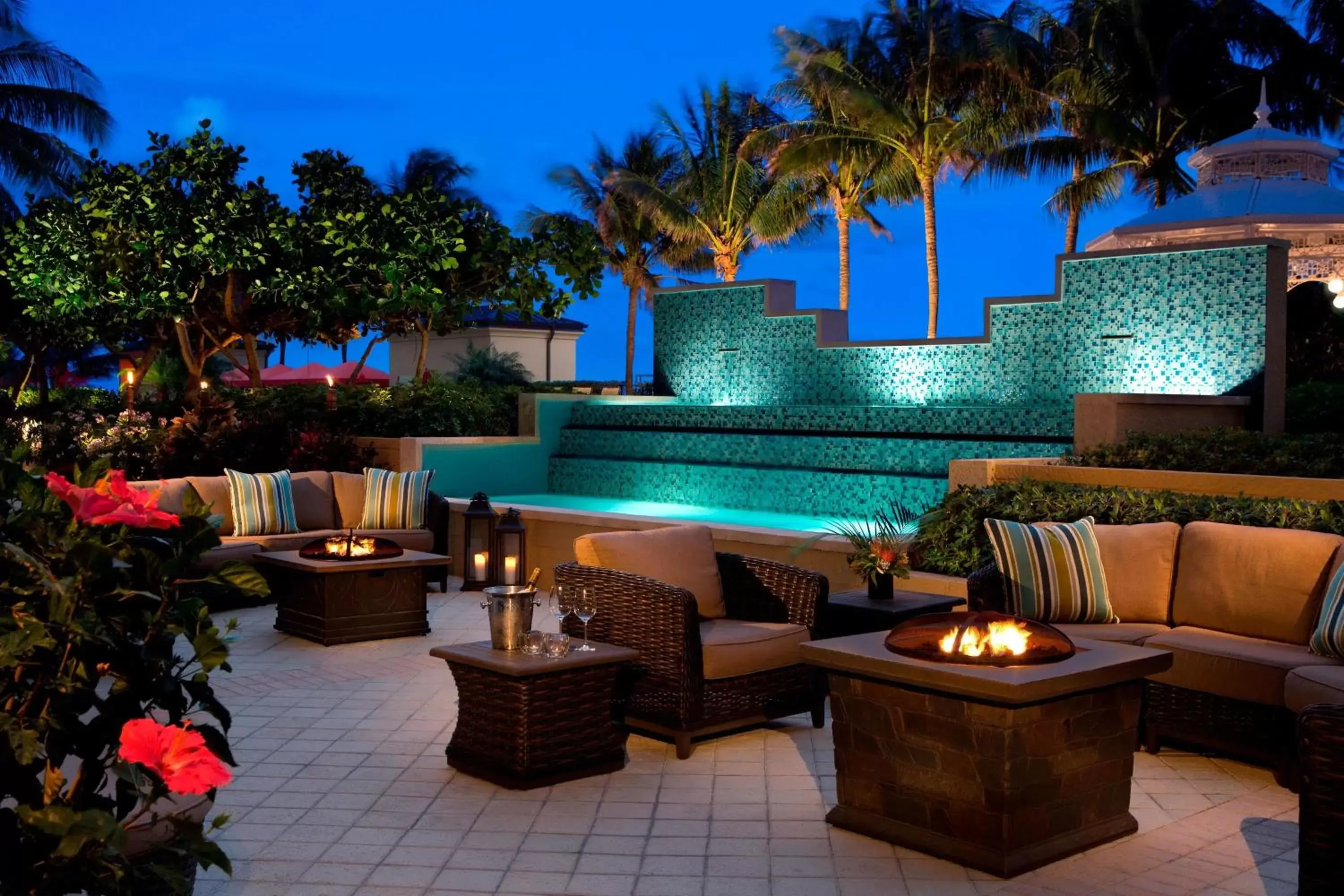 Property building in Palm Beach Marriott Singer Island Beach Resort & Spa