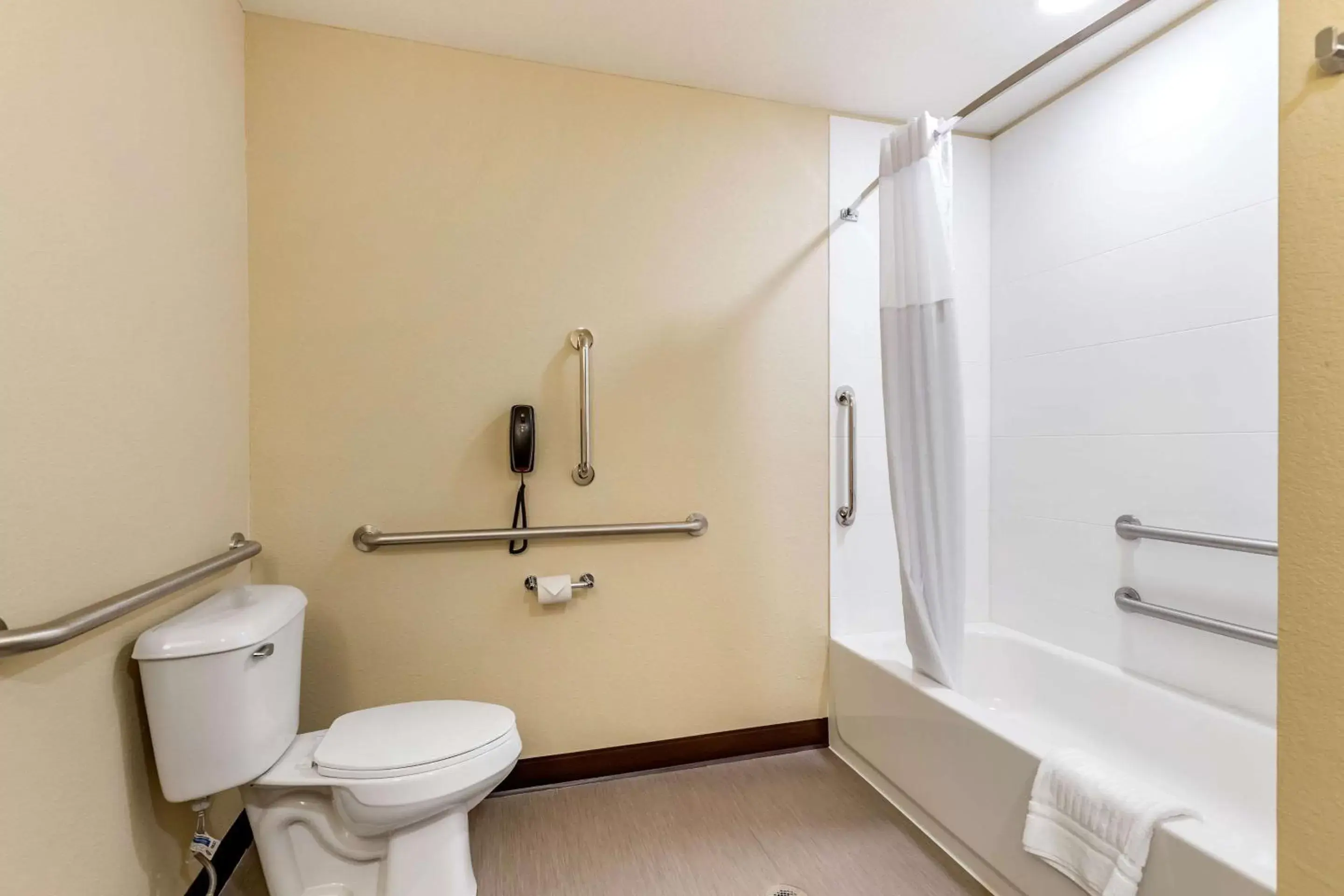 Photo of the whole room, Bathroom in Comfort Inn & Suites West Des Moines