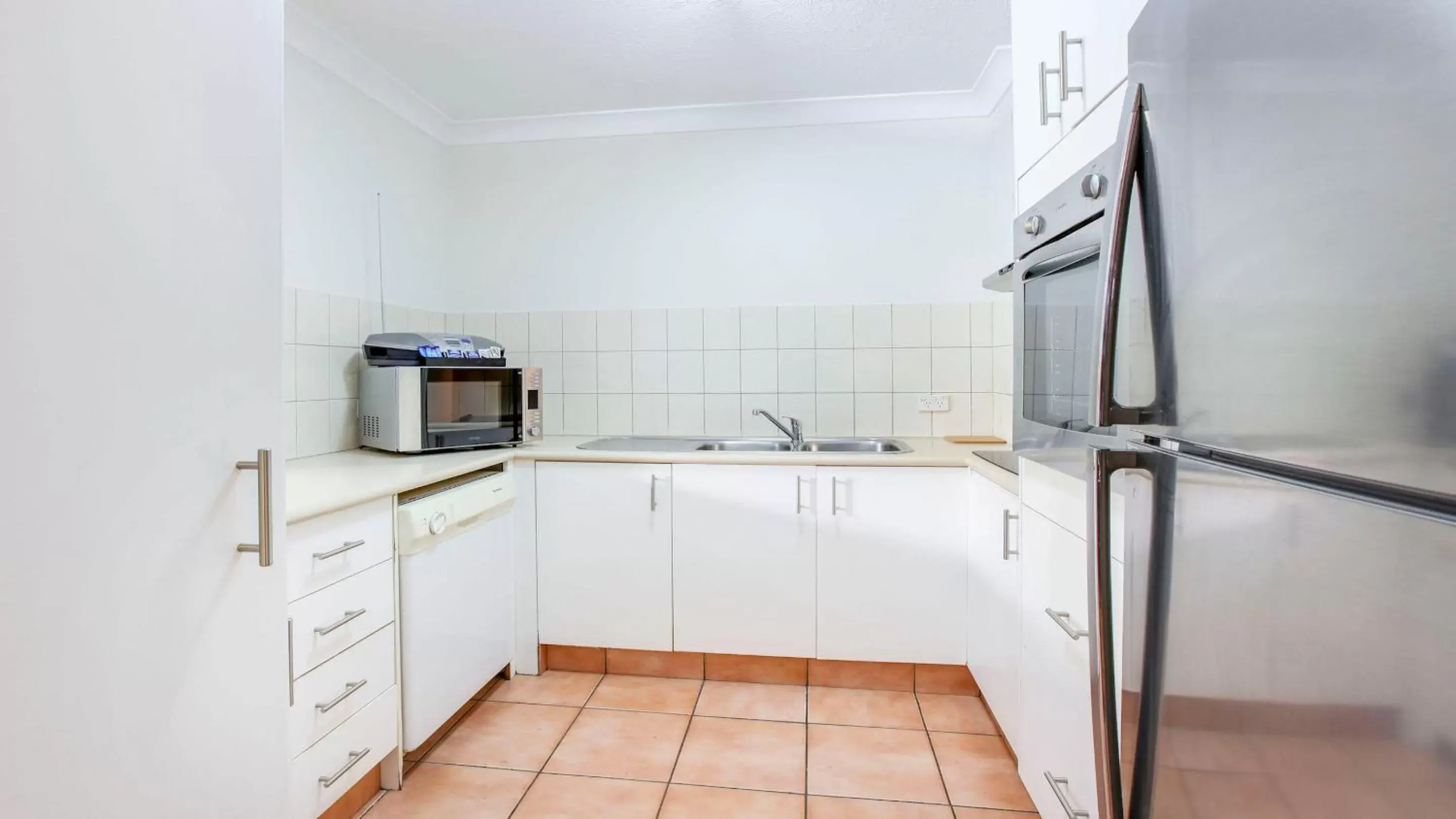 Kitchen/Kitchenette in Mari Court Resort