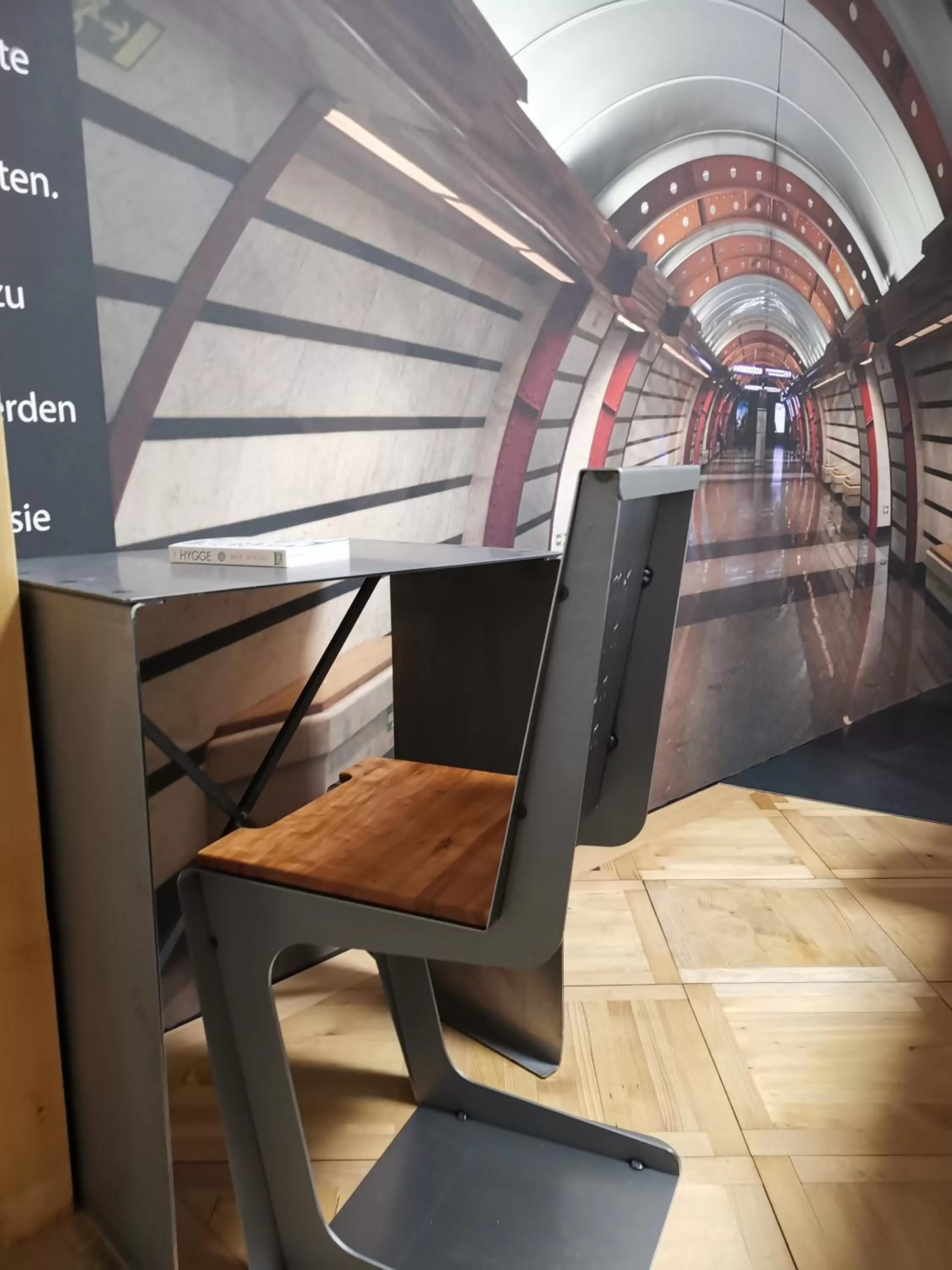 Decorative detail in Boutique Hotel BS16 before Bern City Parking gratis