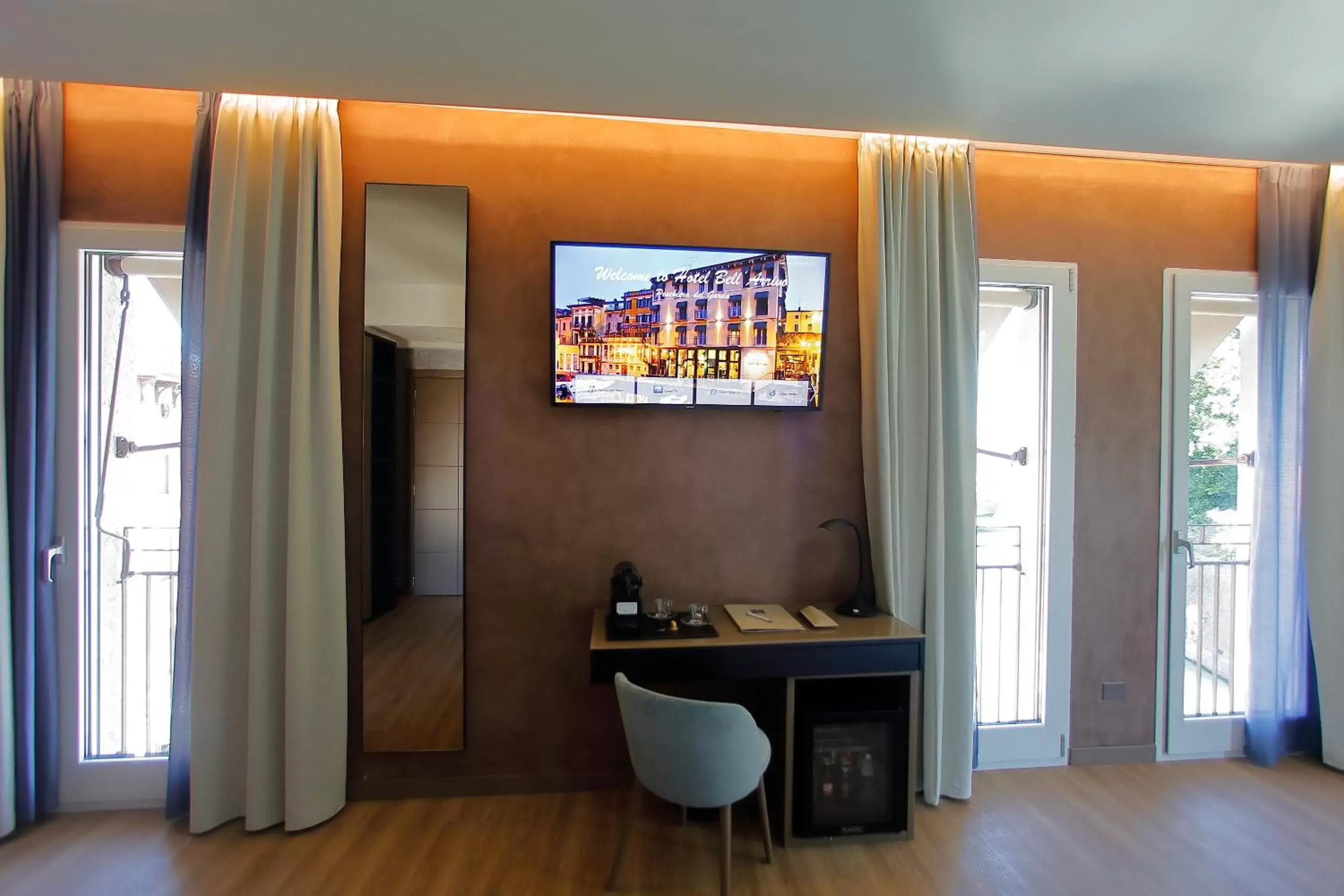 TV and multimedia, TV/Entertainment Center in Hotel Bell'arrivo