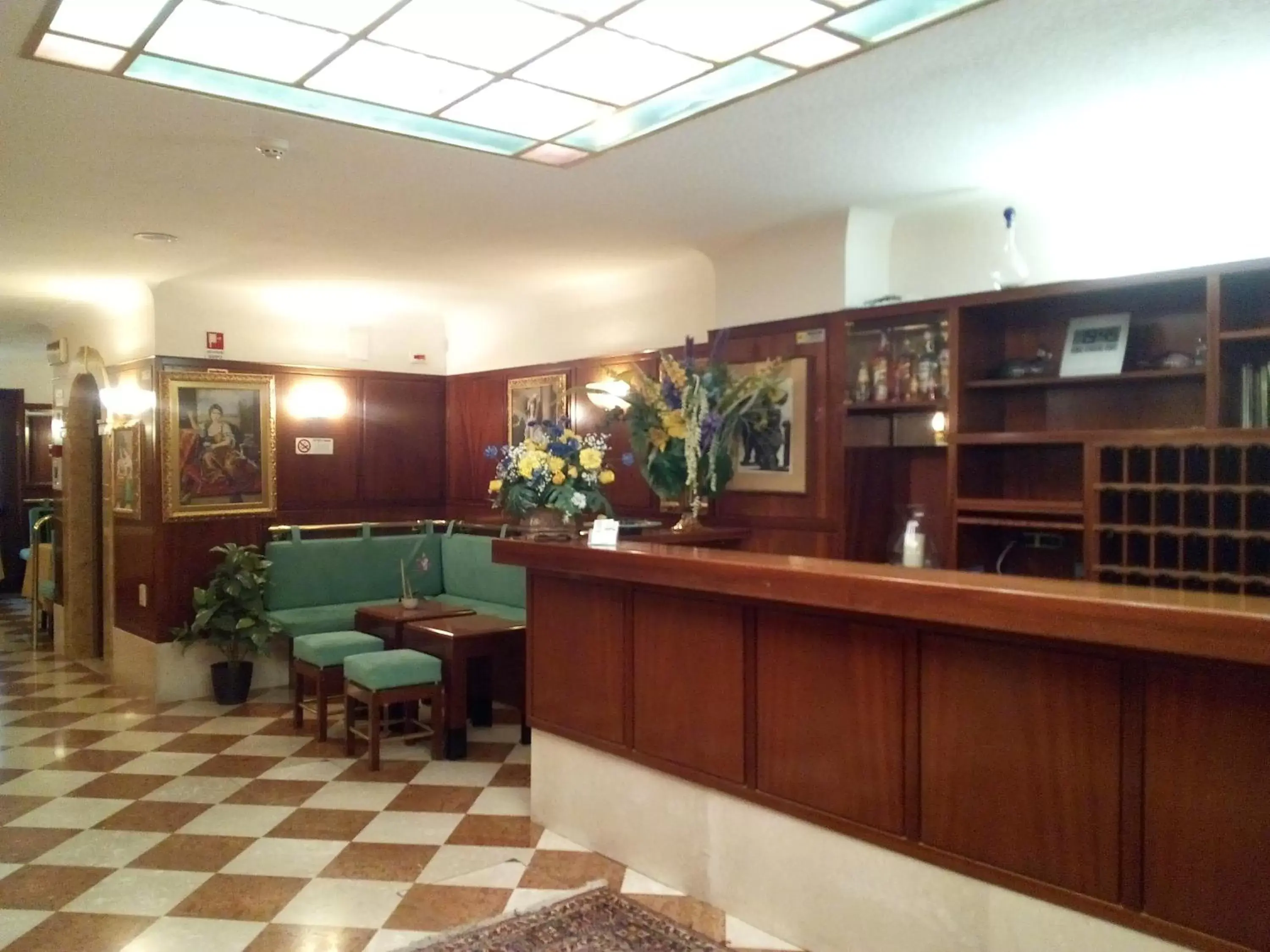 Lobby or reception, Lounge/Bar in Hotel Diana