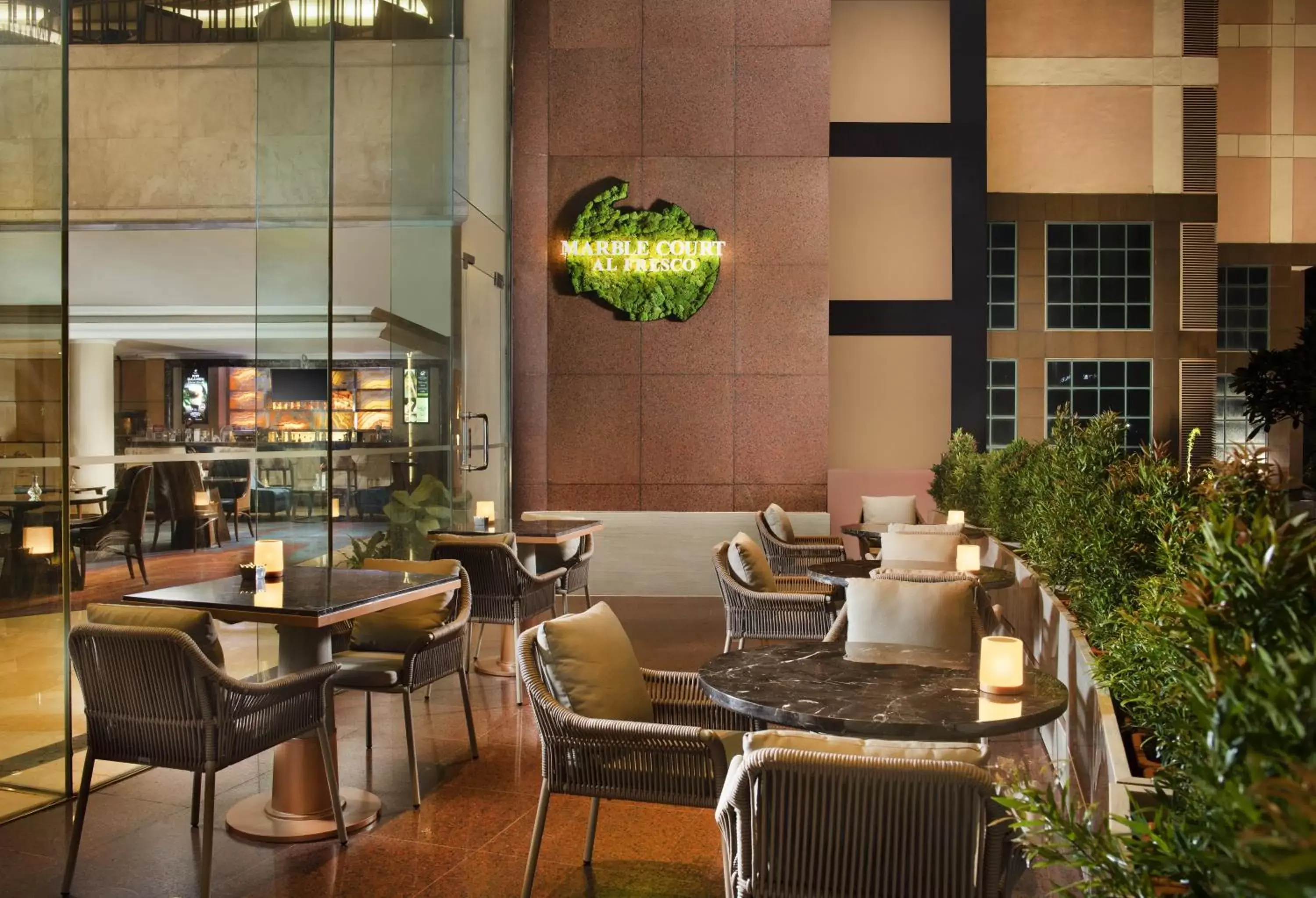 Restaurant/places to eat, Lounge/Bar in Hotel Ciputra Jakarta managed by Swiss-Belhotel International
