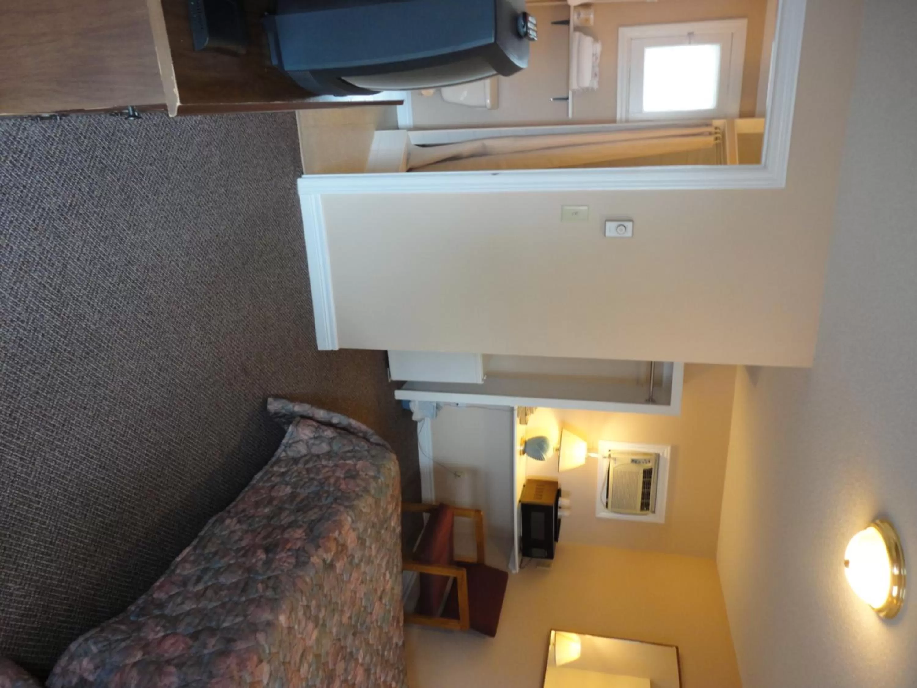 Day, Bed in Hipwell's Motel