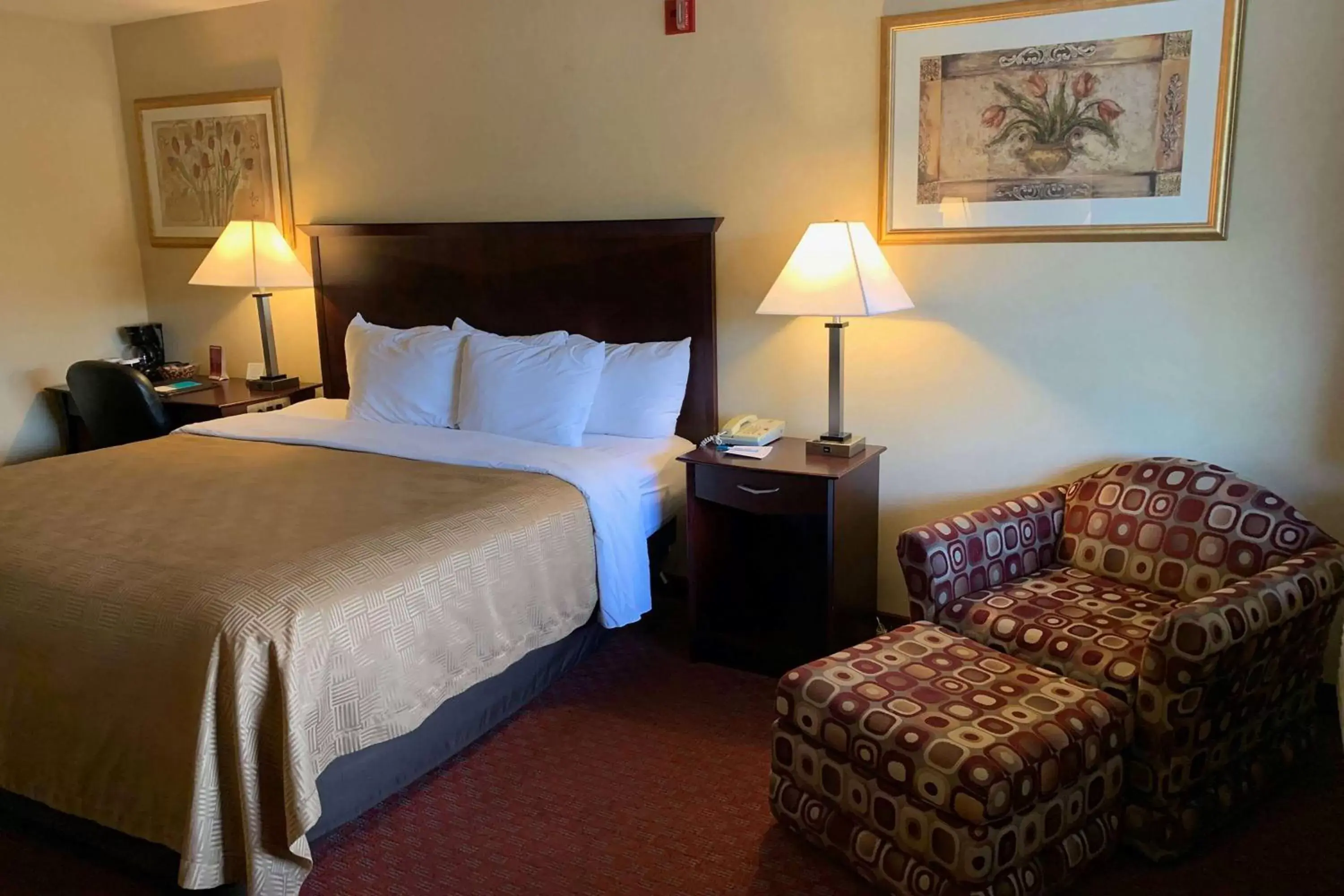 Photo of the whole room, Bed in Days Inn by Wyndham Blythe