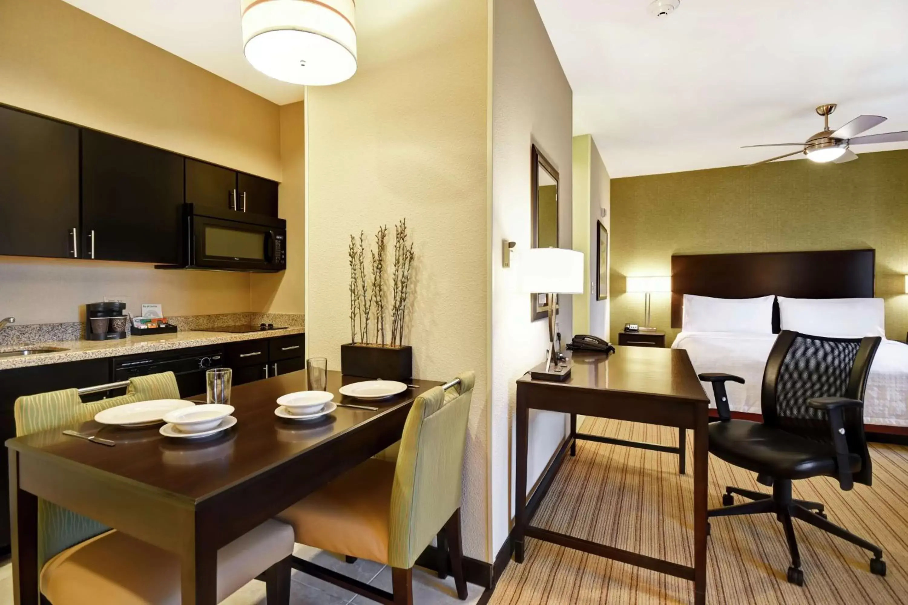 Kitchen or kitchenette, Dining Area in Homewood Suites by Hilton Fort Worth West at Cityview