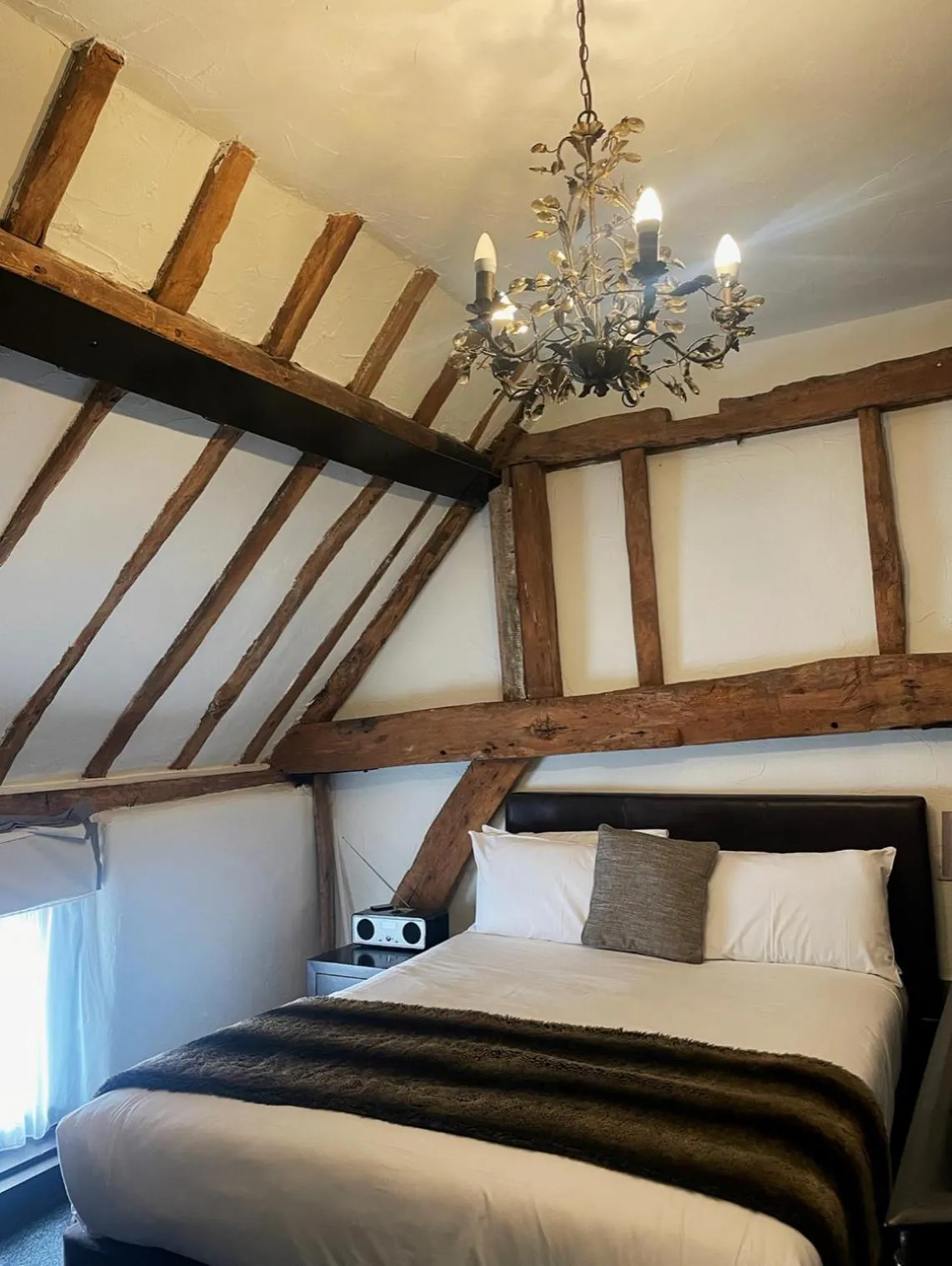 Bed in Kings Arms Hotel