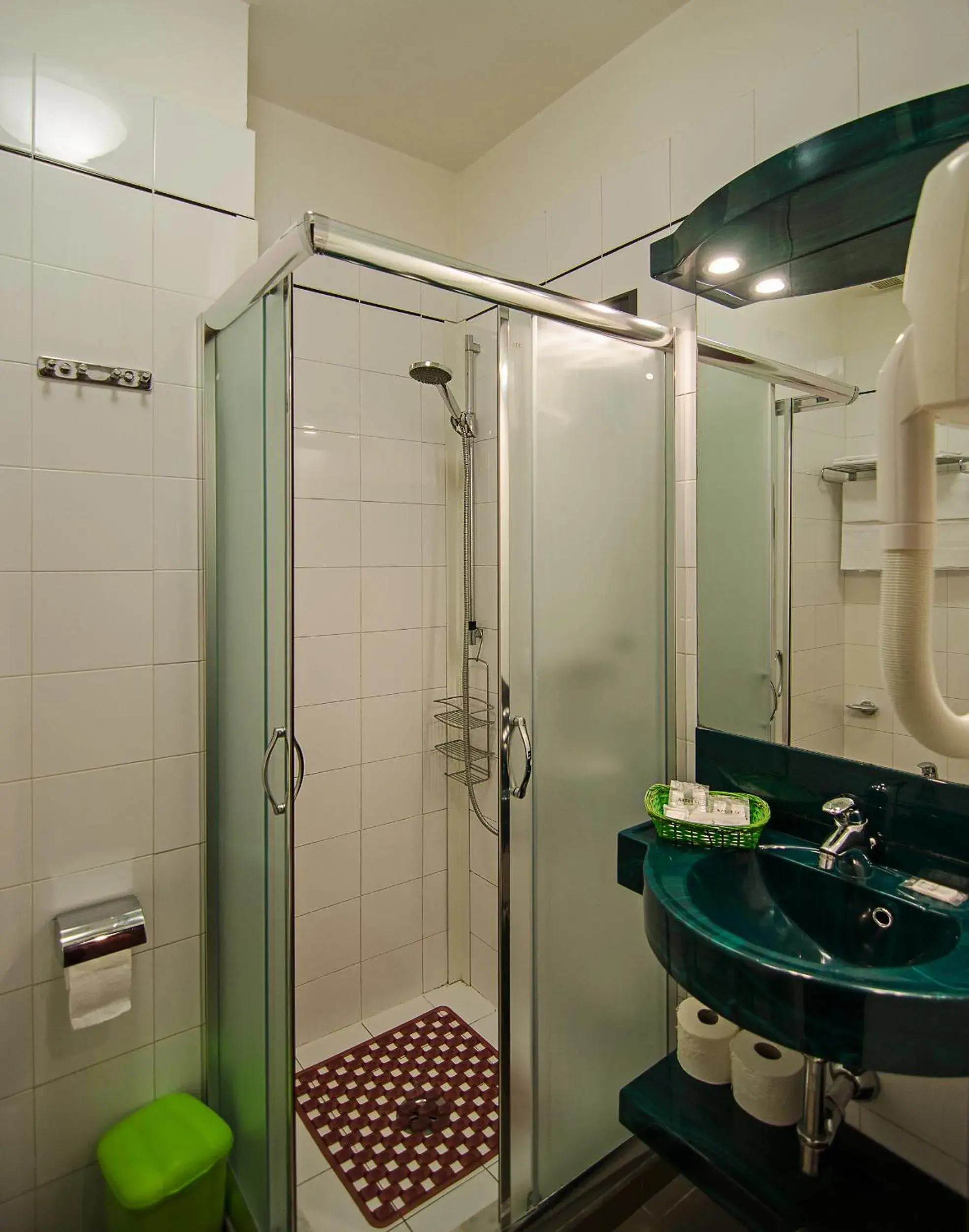 Shower, Bathroom in Hotel Rex