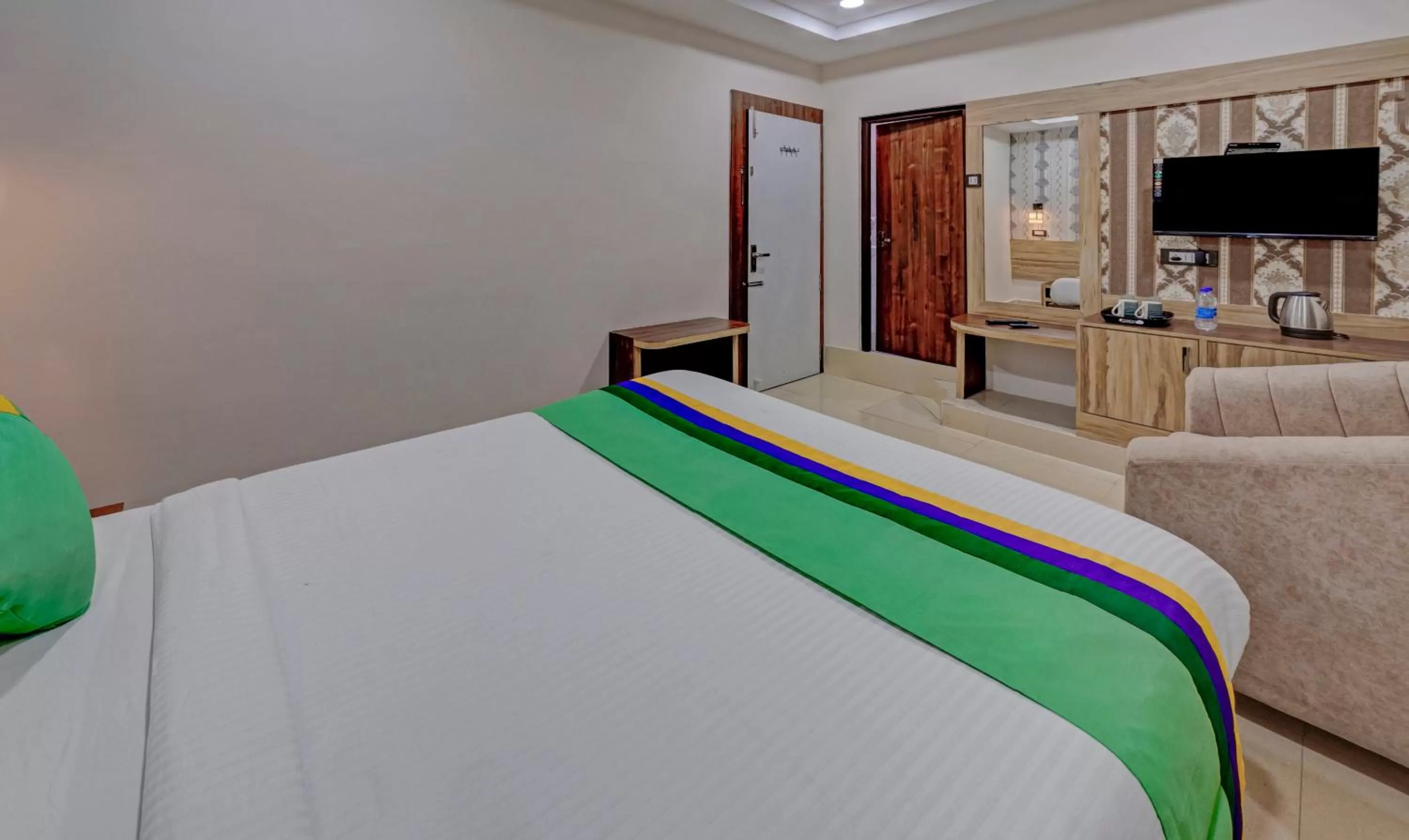 Bedroom, Bed in Treebo Seven Inn