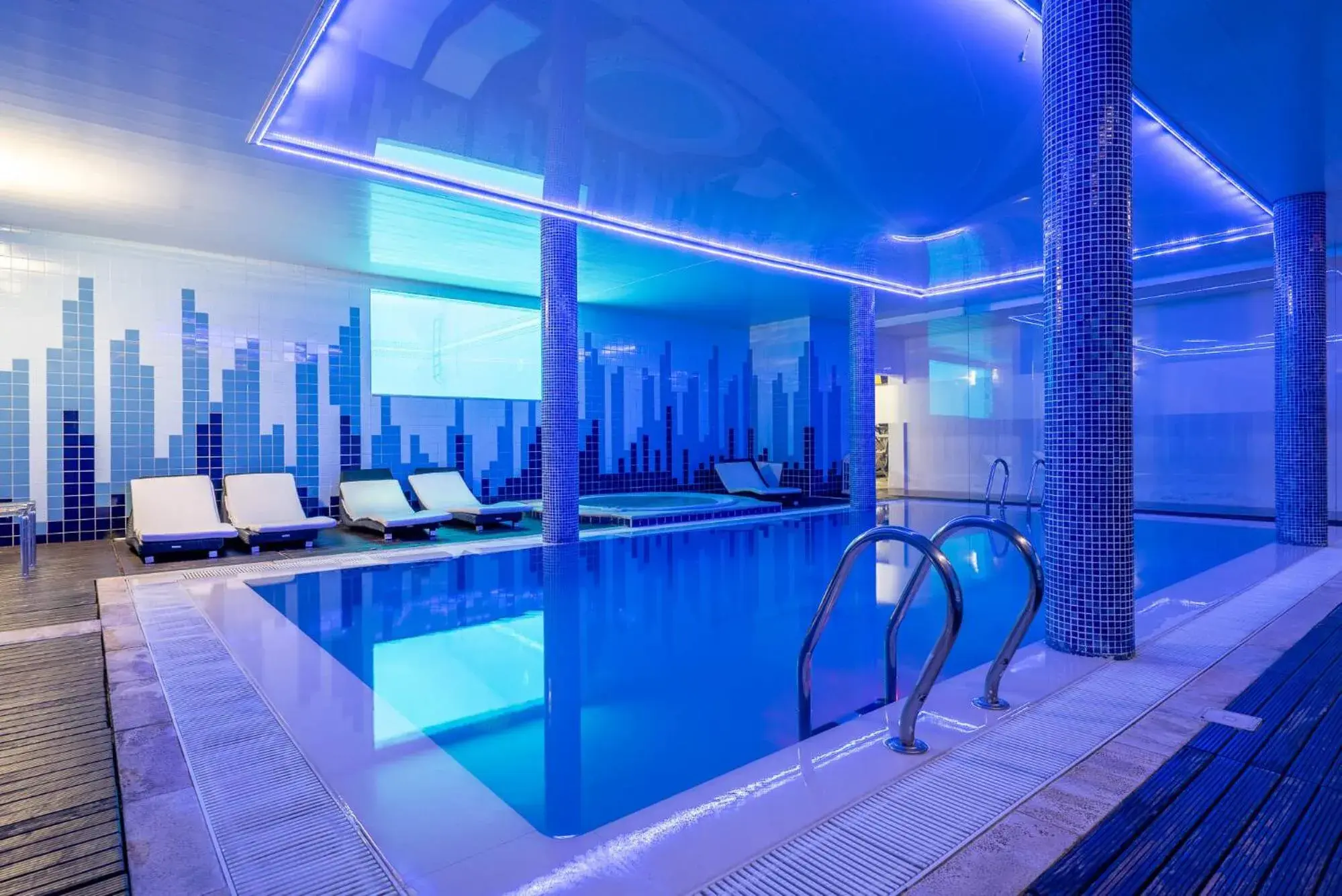 Swimming Pool in Hotel de Ilhavo Plaza & Spa