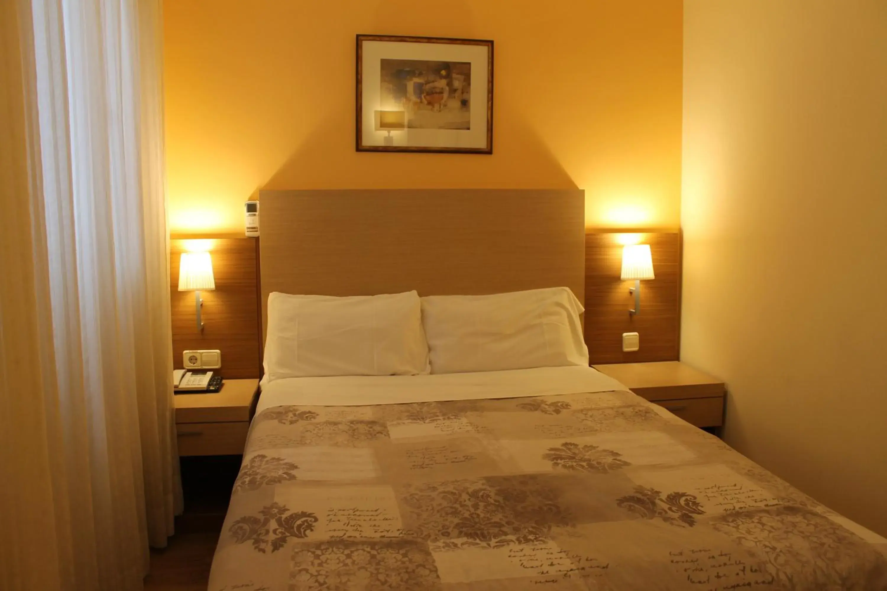 Bed in Hotel Mirador Puerta del Sol