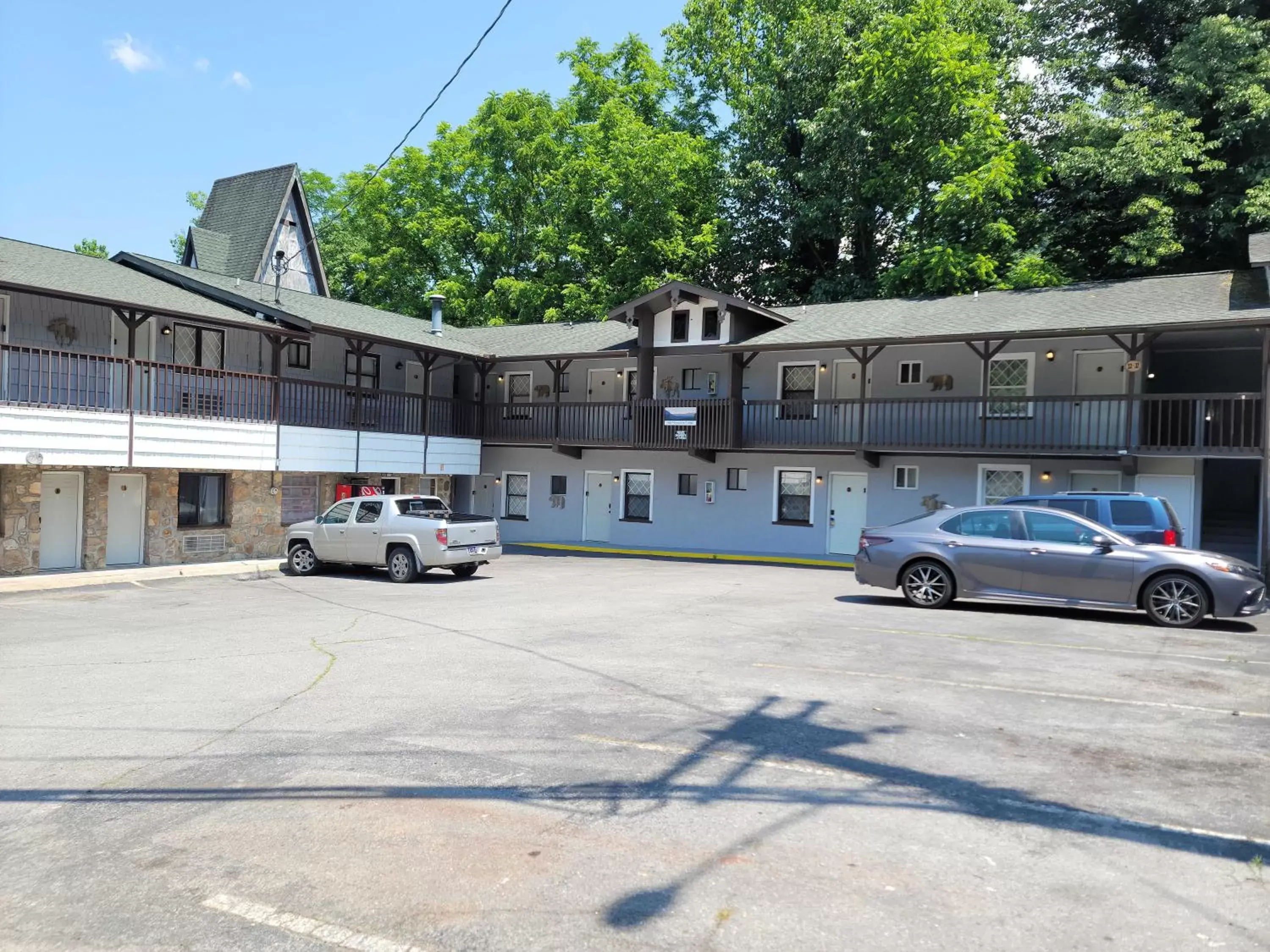 Parking, Property Building in Ski Mountain Lodge