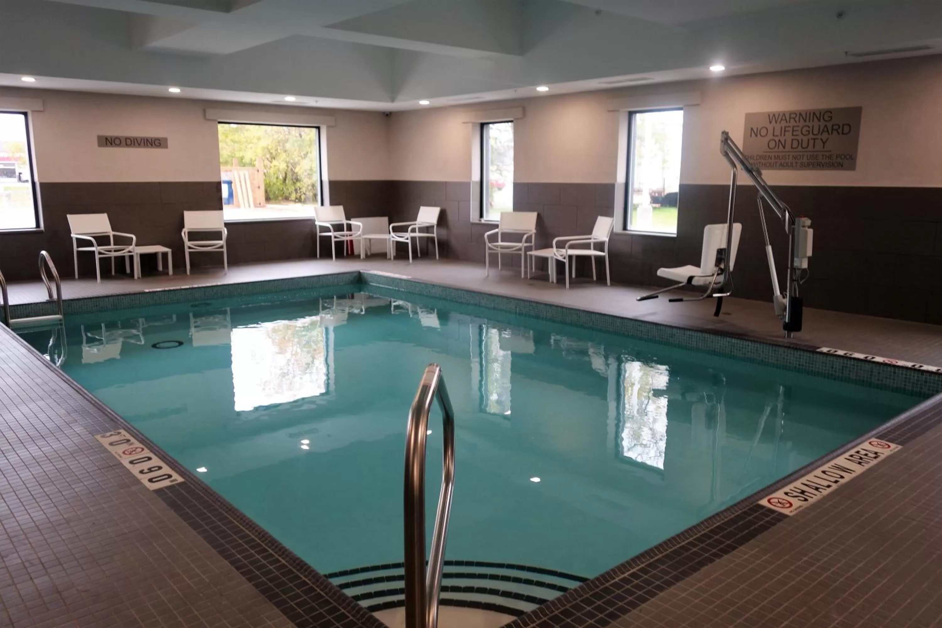 Swimming pool in Country Inn & Suites by Radisson, Belleville, ON
