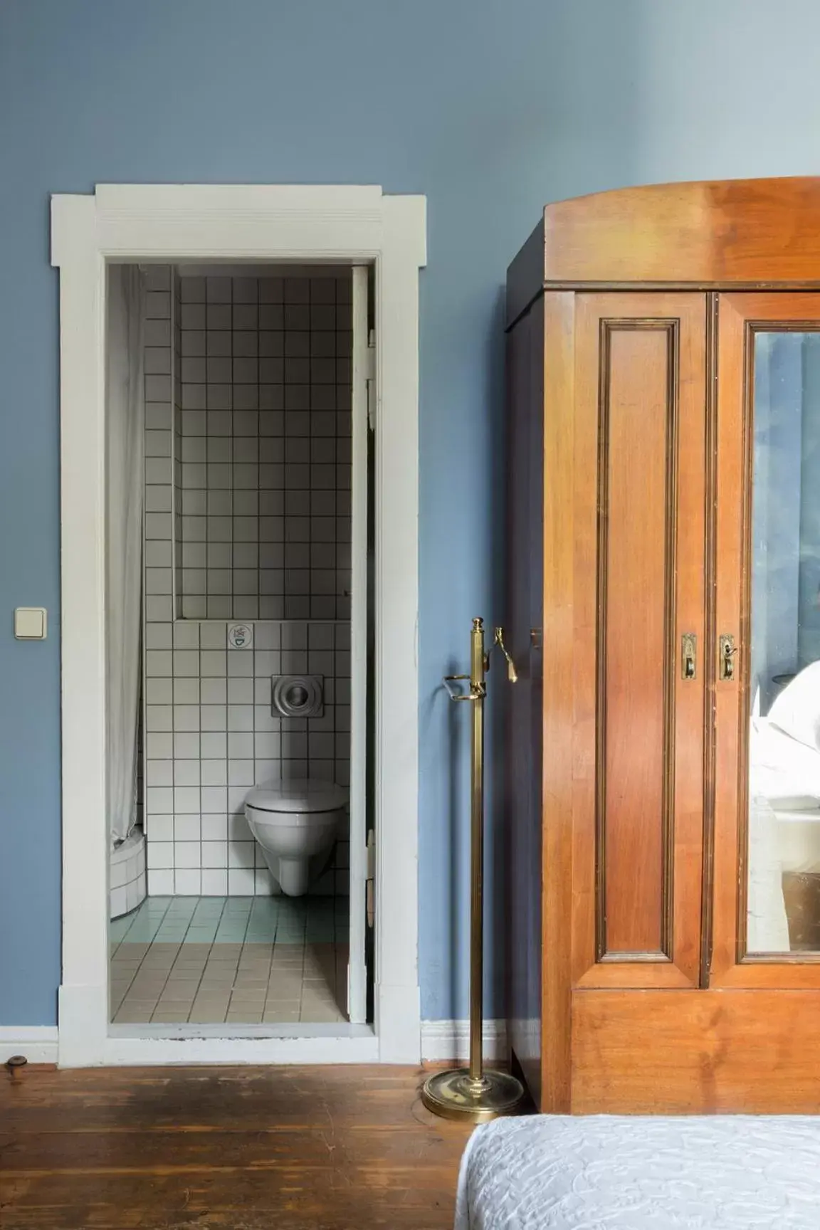 Toilet, Bathroom in Art Nouveau Hotel am Kurfürstendamm