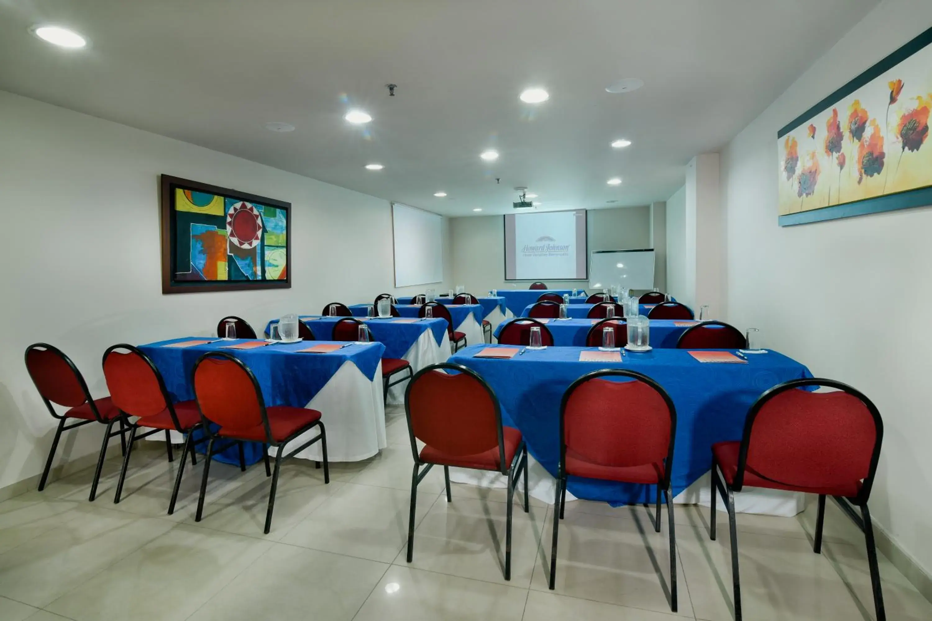 Meeting/conference room in Howard Johnson Hotel Versalles Barranquilla