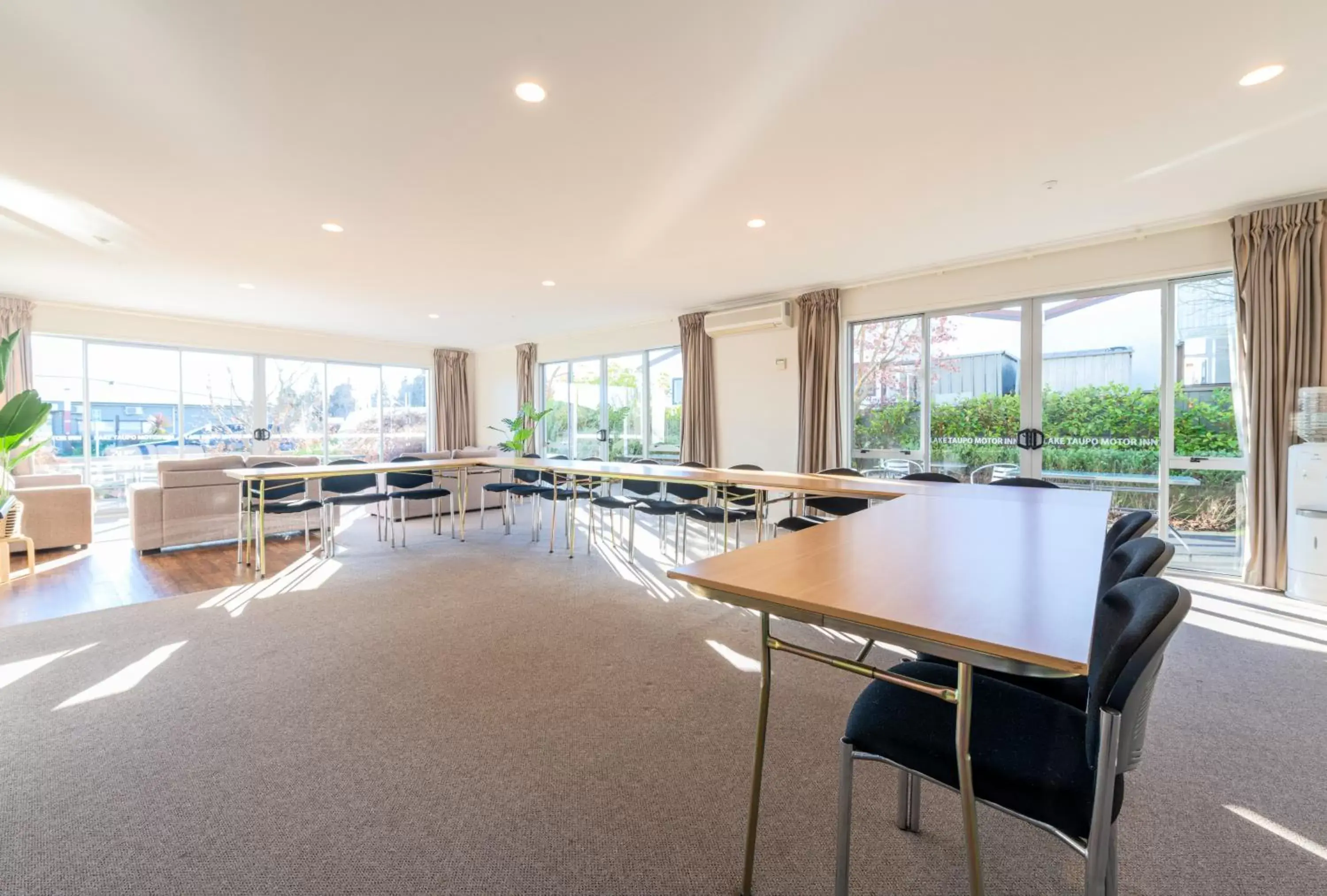 Meeting/conference room in Lake Taupo Motor Inn