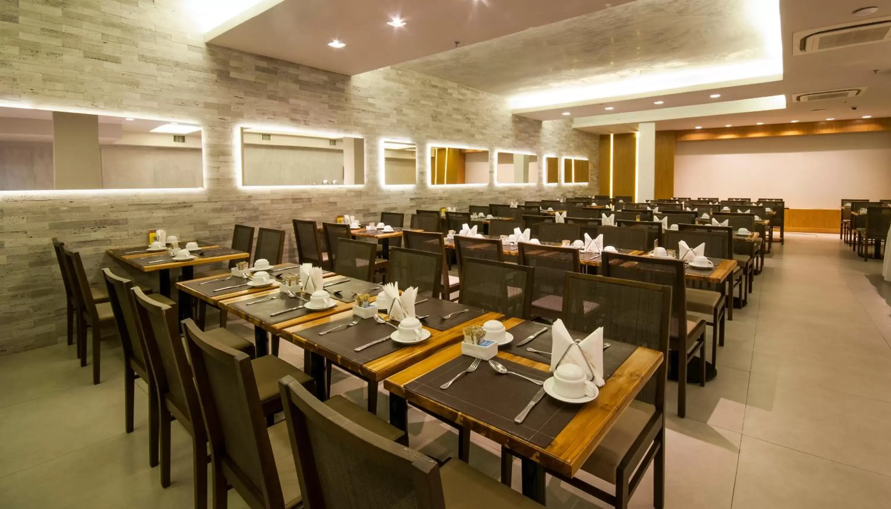 Restaurant/Places to Eat in Hotel Atlântico Travel Copacabana