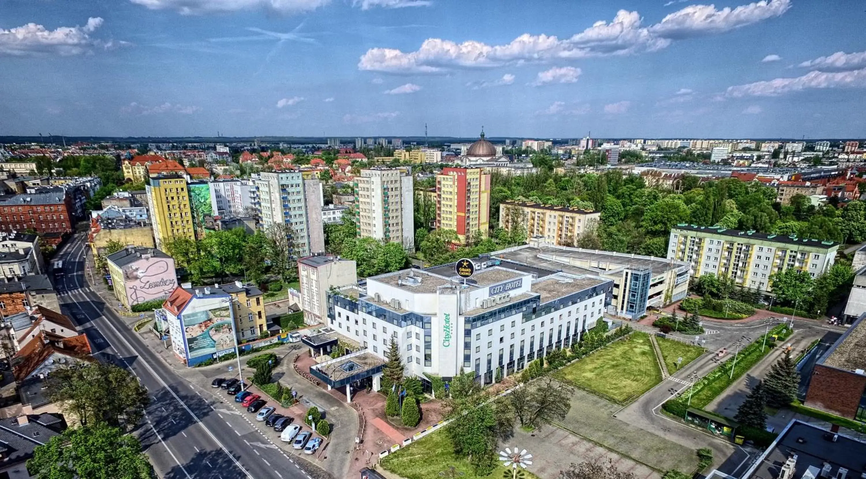 Day, Bird's-eye View in City Hotel