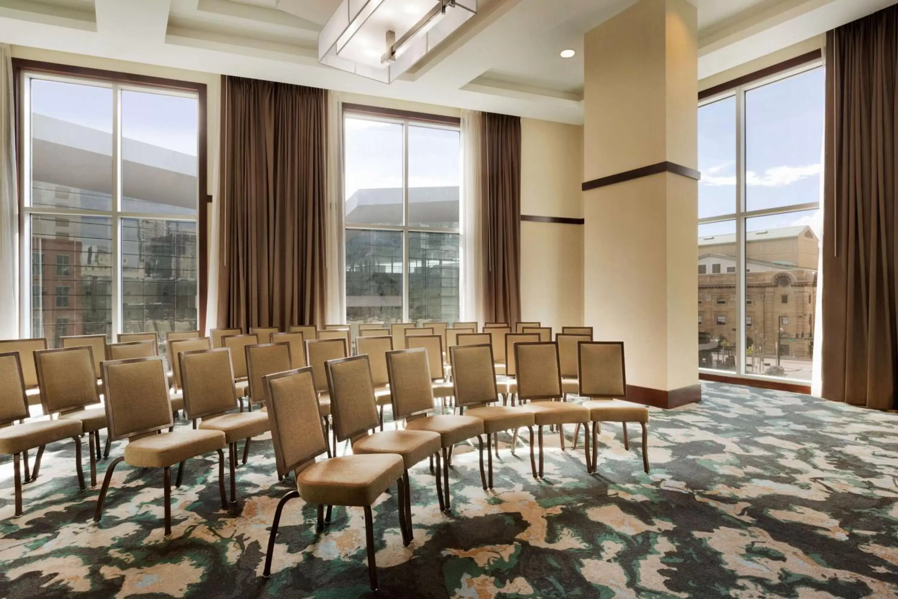 Meeting/conference room in Embassy Suites by Hilton Denver Downtown Convention Center