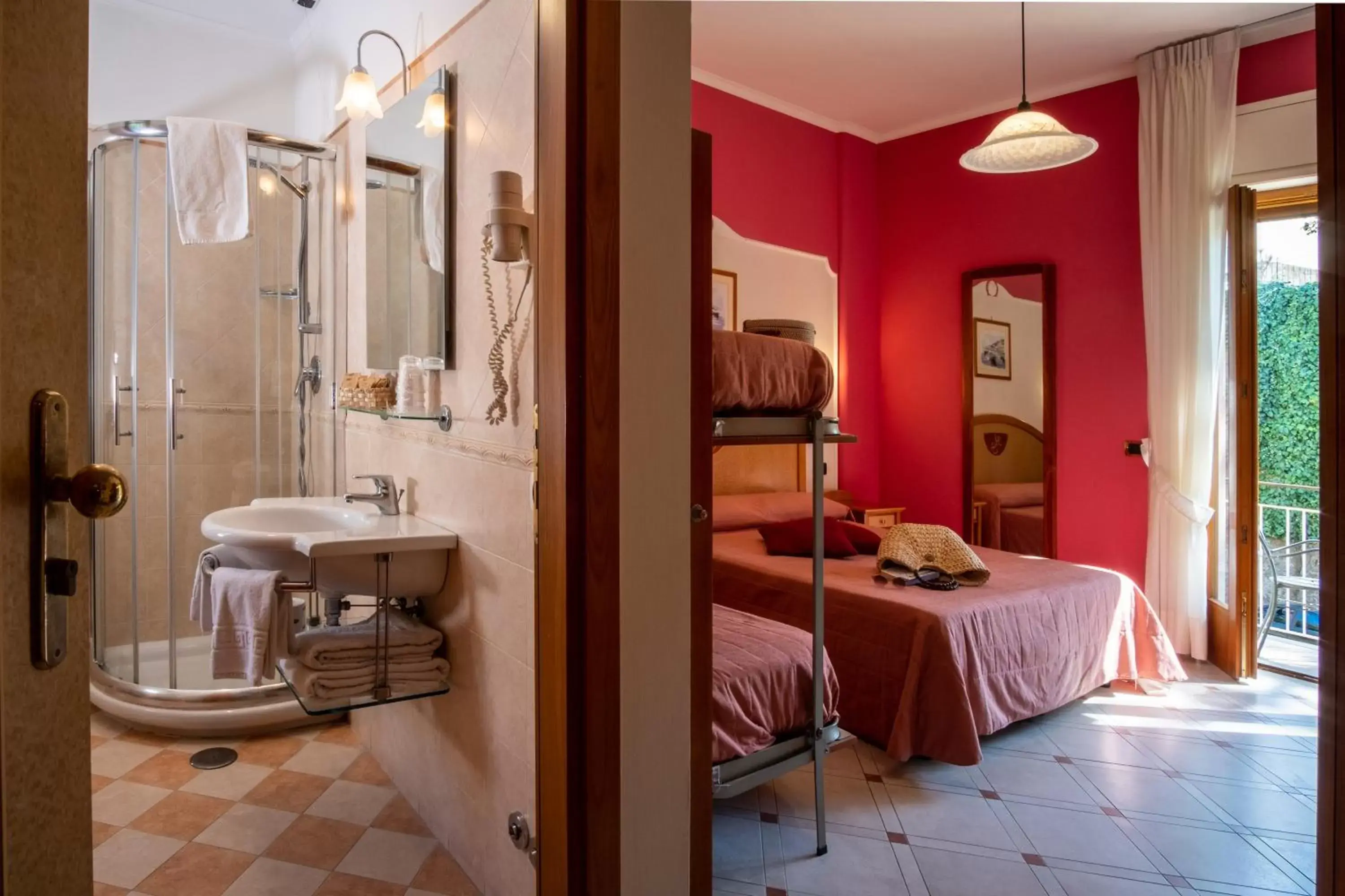 Bed, Bathroom in Hotel Savoia Sorrento