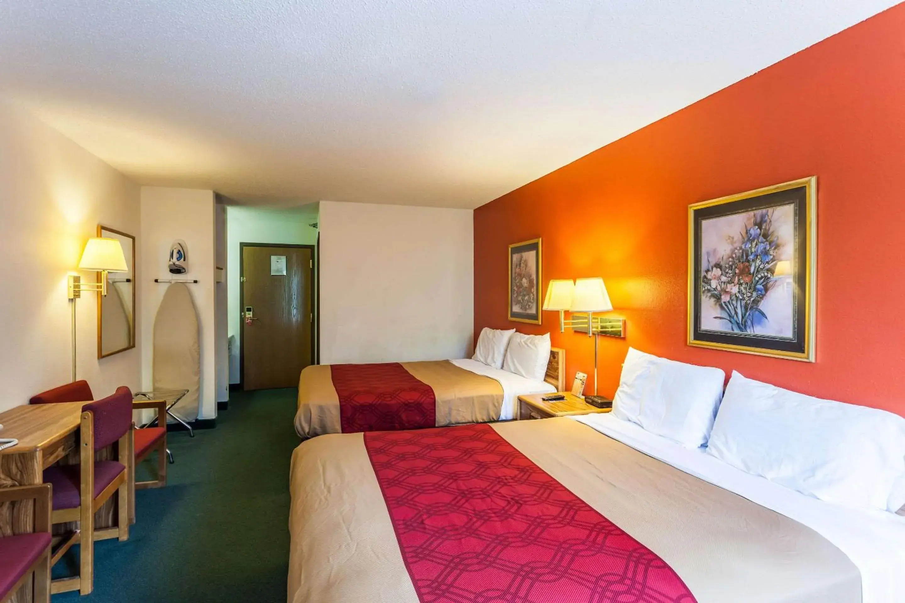 Photo of the whole room, Room Photo in Econo Lodge Lincoln