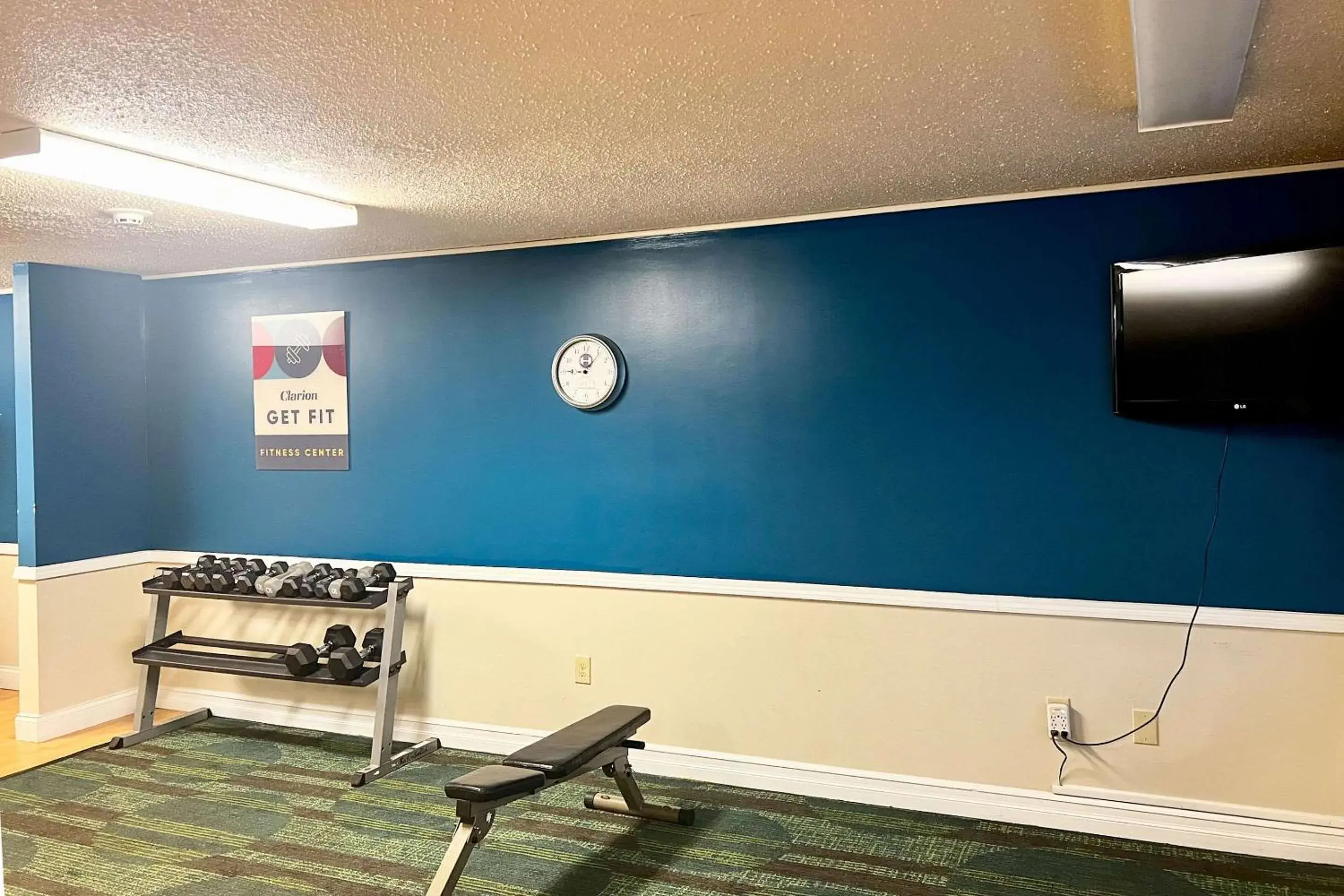 Fitness centre/facilities, TV/Entertainment Center in Clarion Inn & Suites