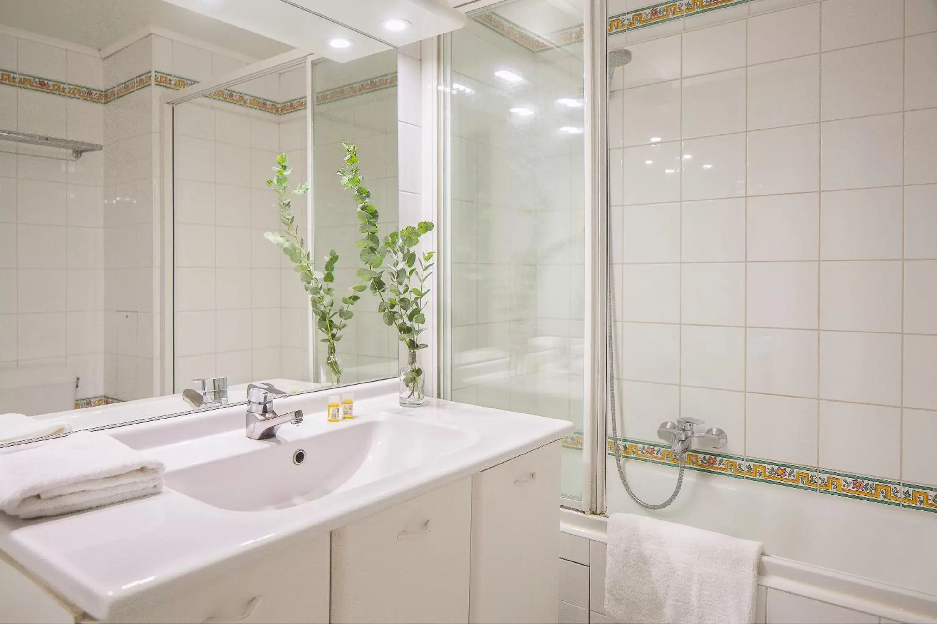 Bathroom in Hotel des Grandes Ecoles