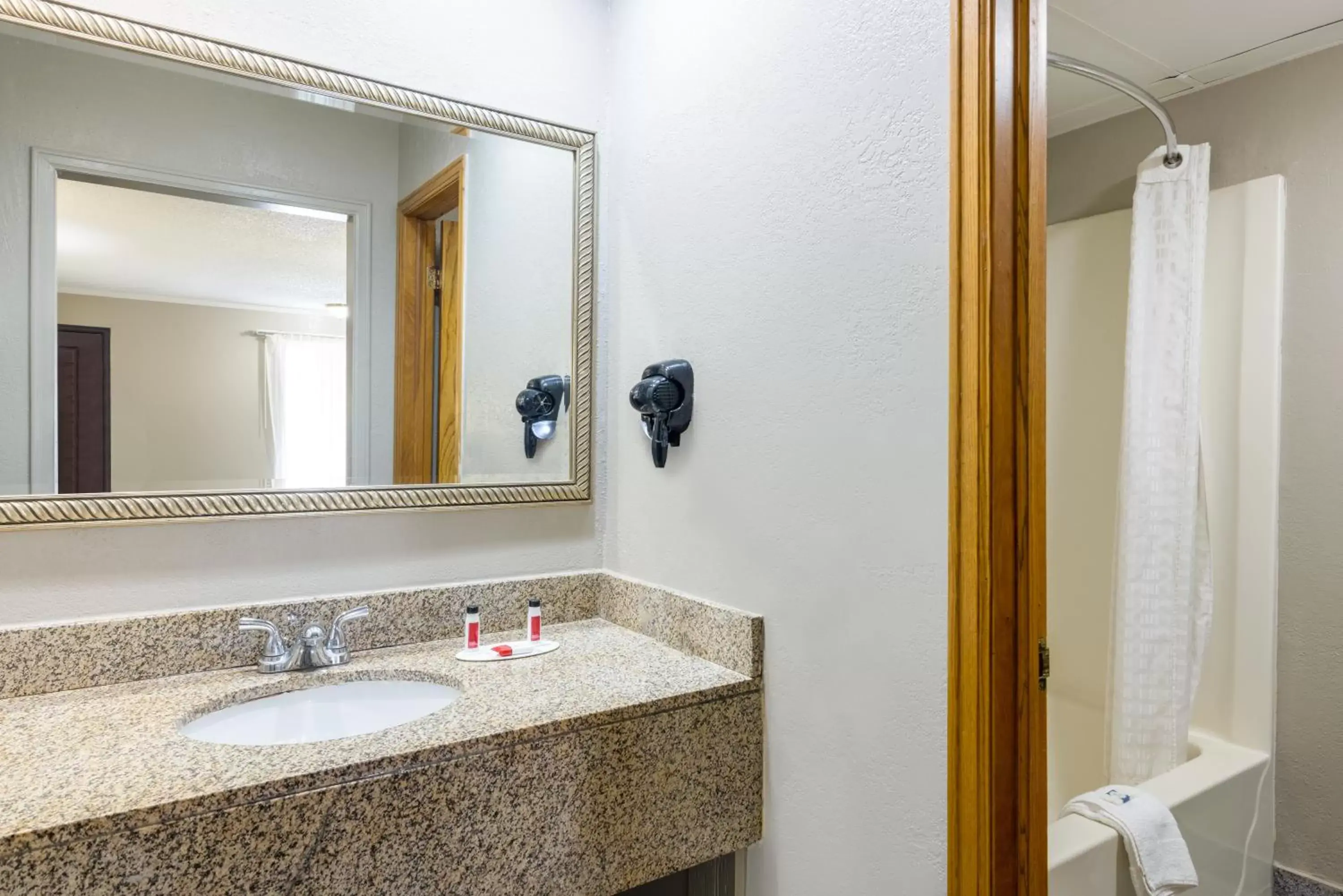 Bathroom in Super 8 by Wyndham Kansas City Airport North