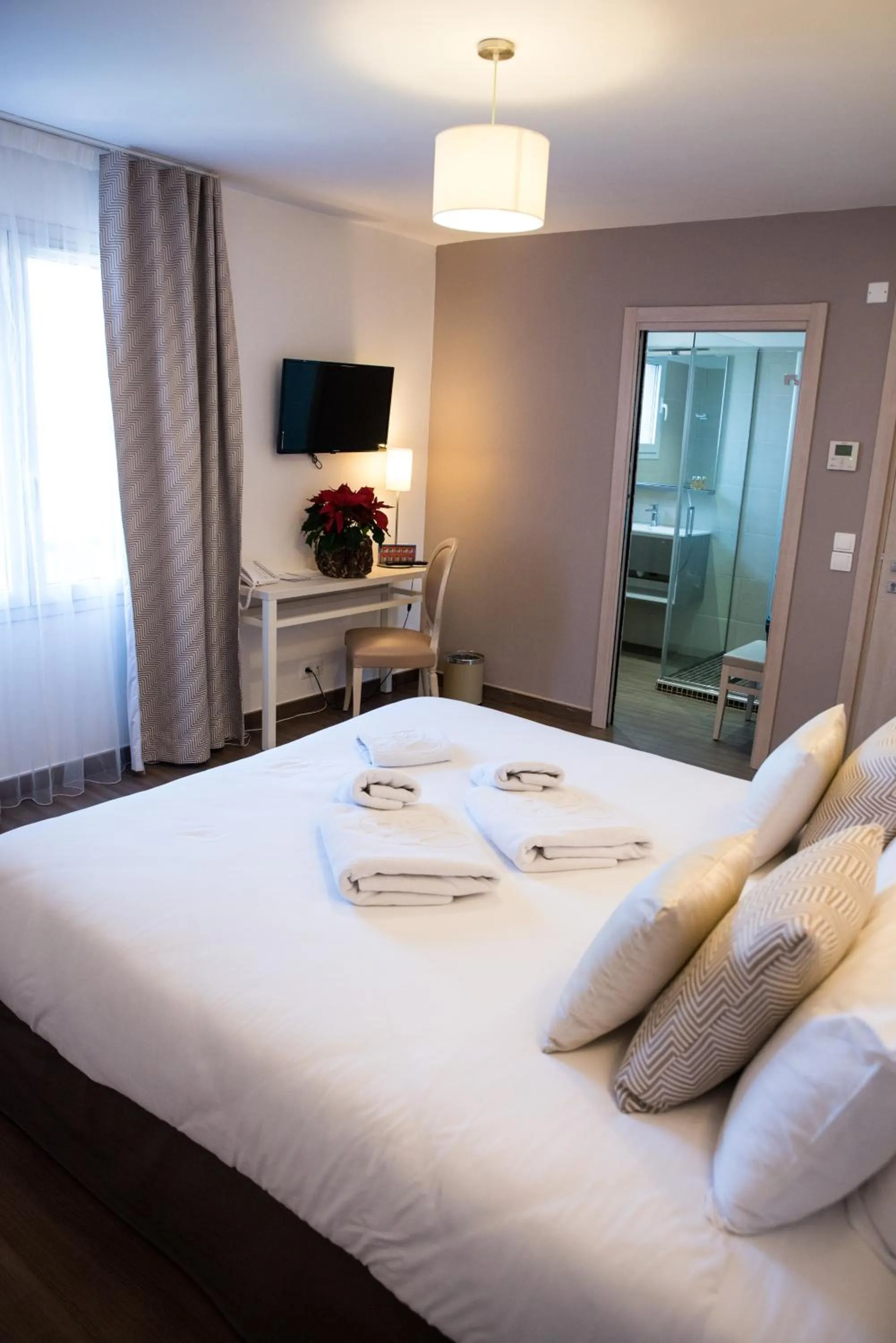 Bed in Hôtel CASABELLA Cannes Mouans Sartoux