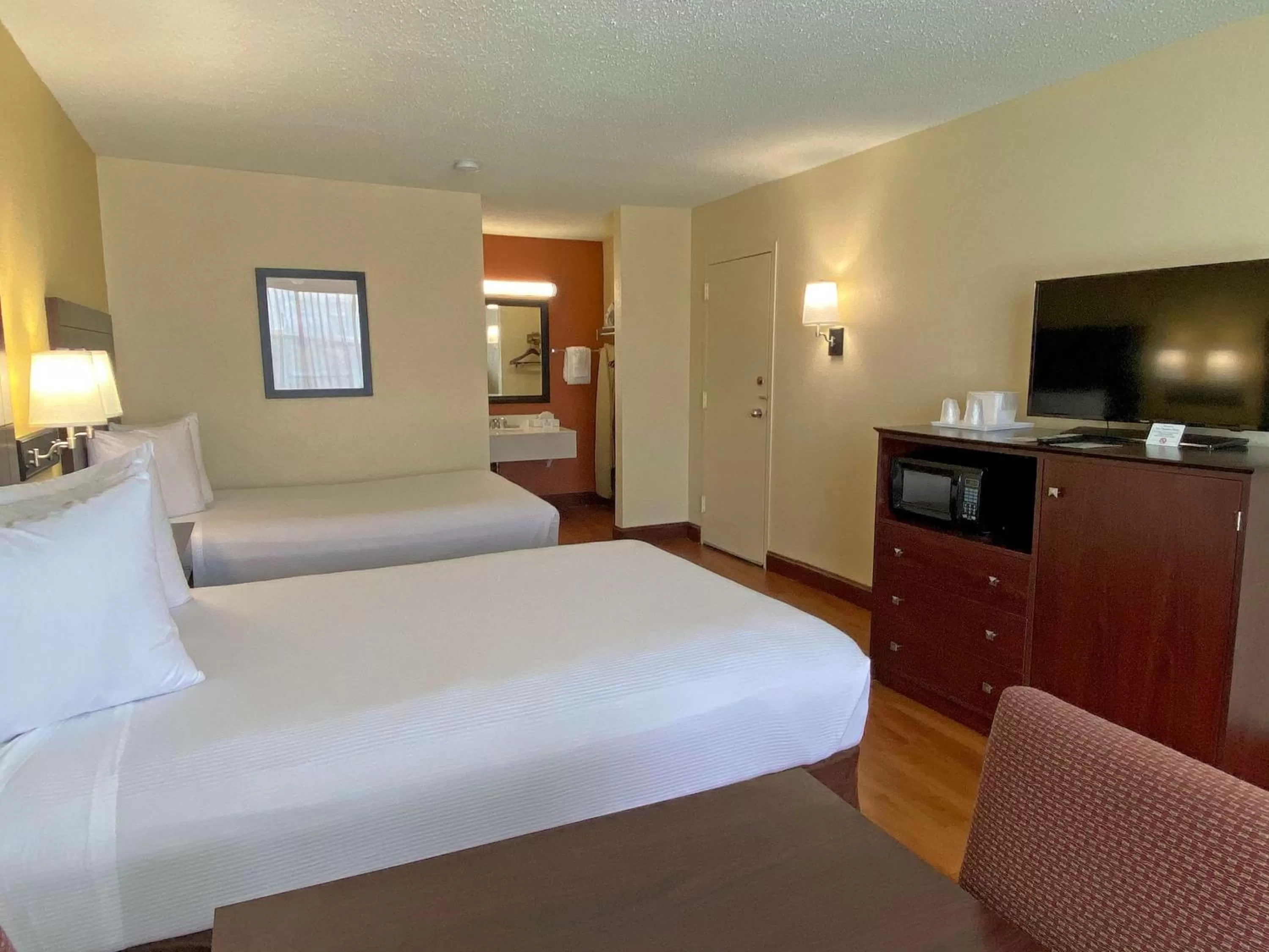 Photo of the whole room, Bed in Best Western Greenville Airport