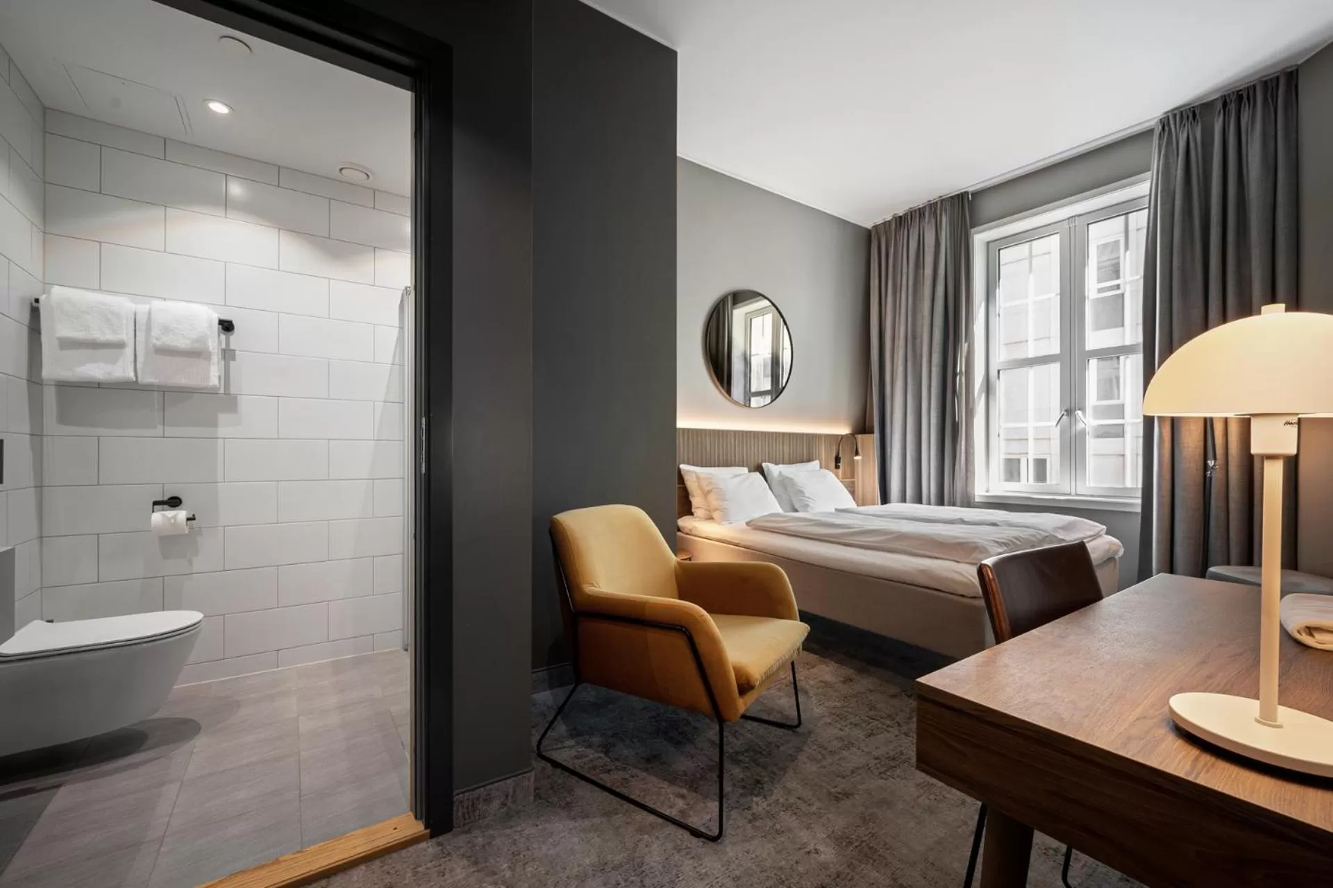 Bathroom, Bed in Karl Johan Hotel