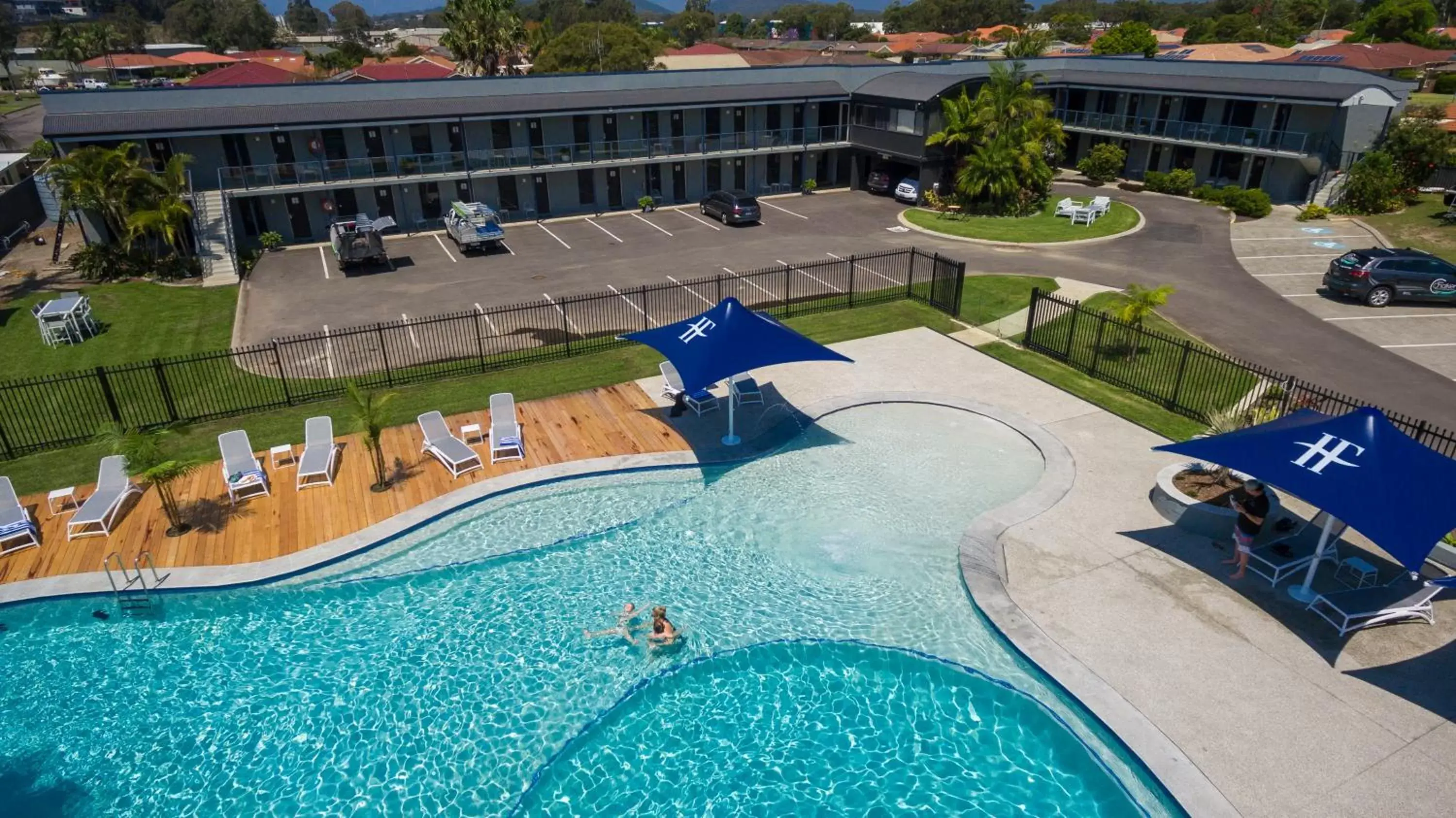BBQ facilities, Pool View in Hotel Forster