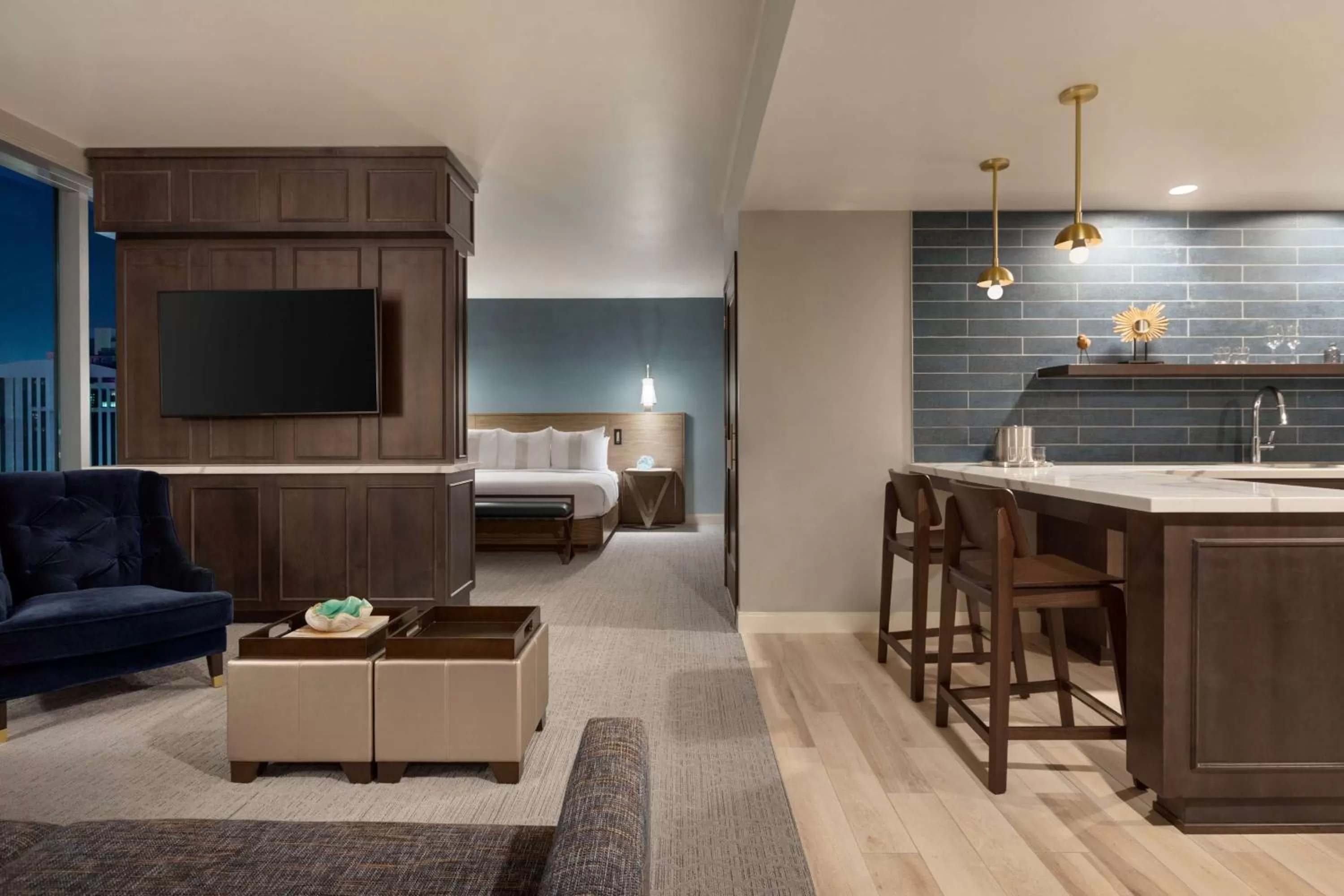 TV and multimedia in Carte Hotel San Diego Downtown, Curio Collection By Hilton