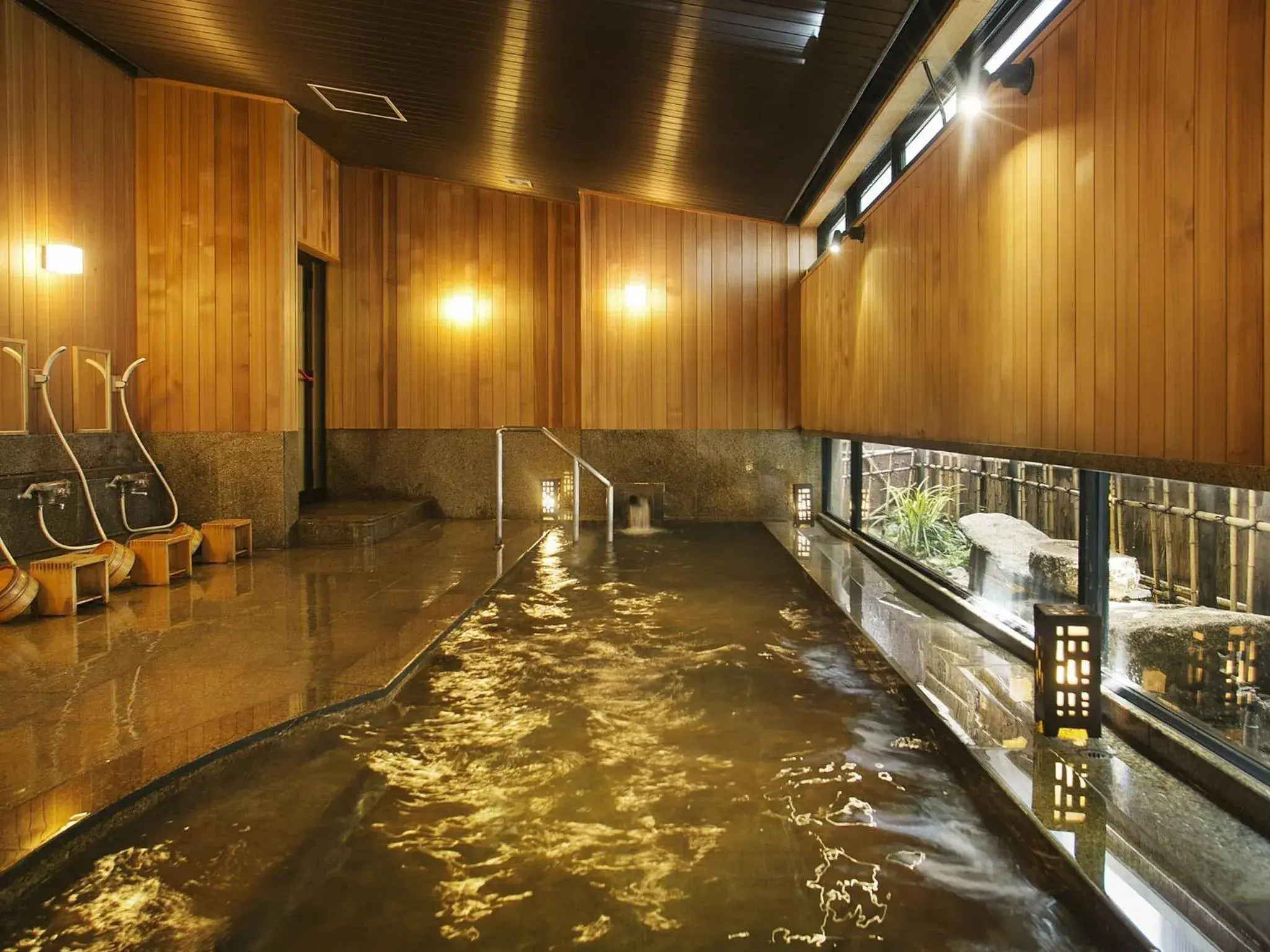 Hot Spring Bath in Honjin Hiranoya Kachoan