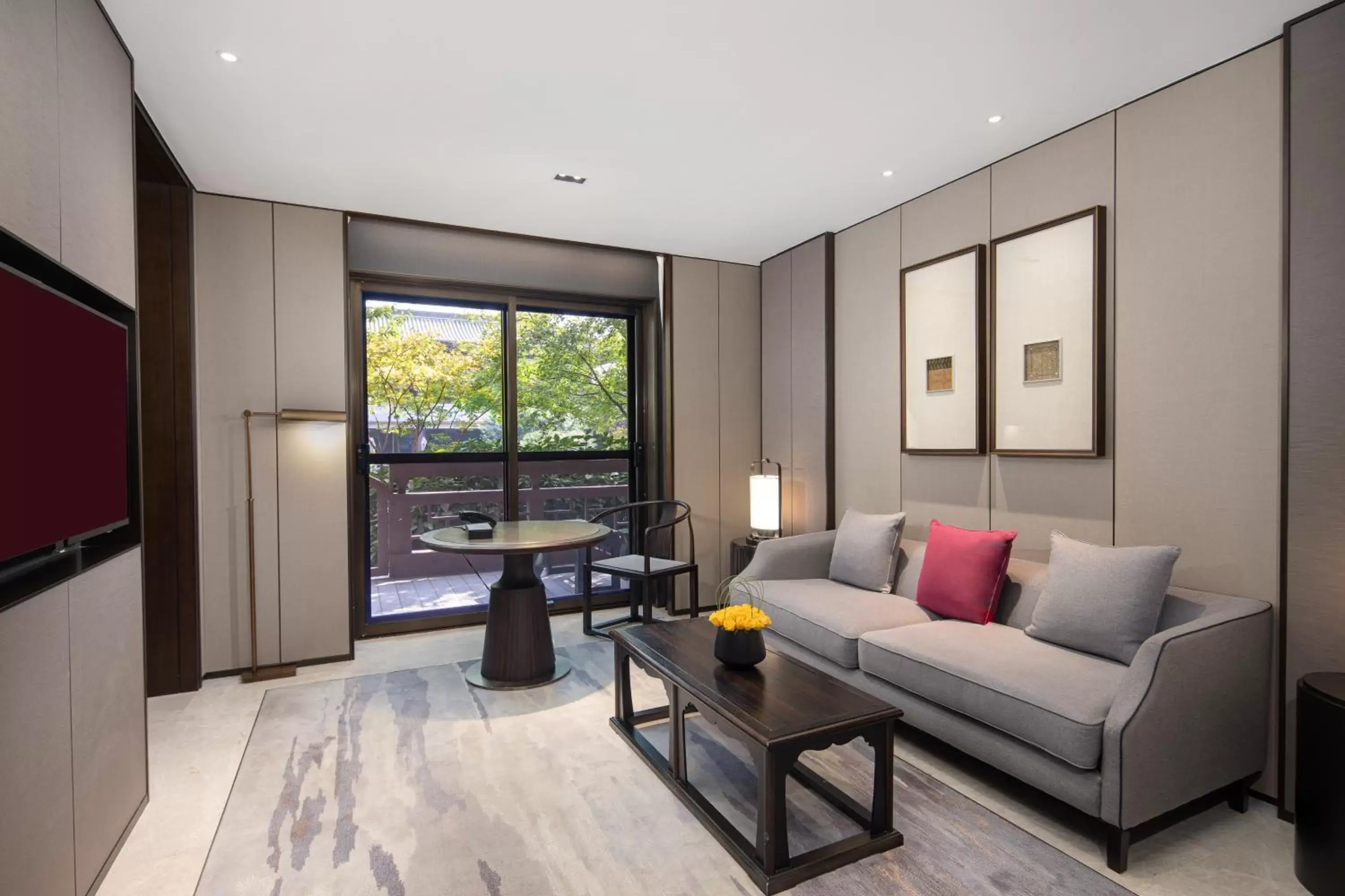 Living room in HUALUXE Xi'an Tanghua by IHG Living room in HUALUXE Xi'an Tanghua by IHG