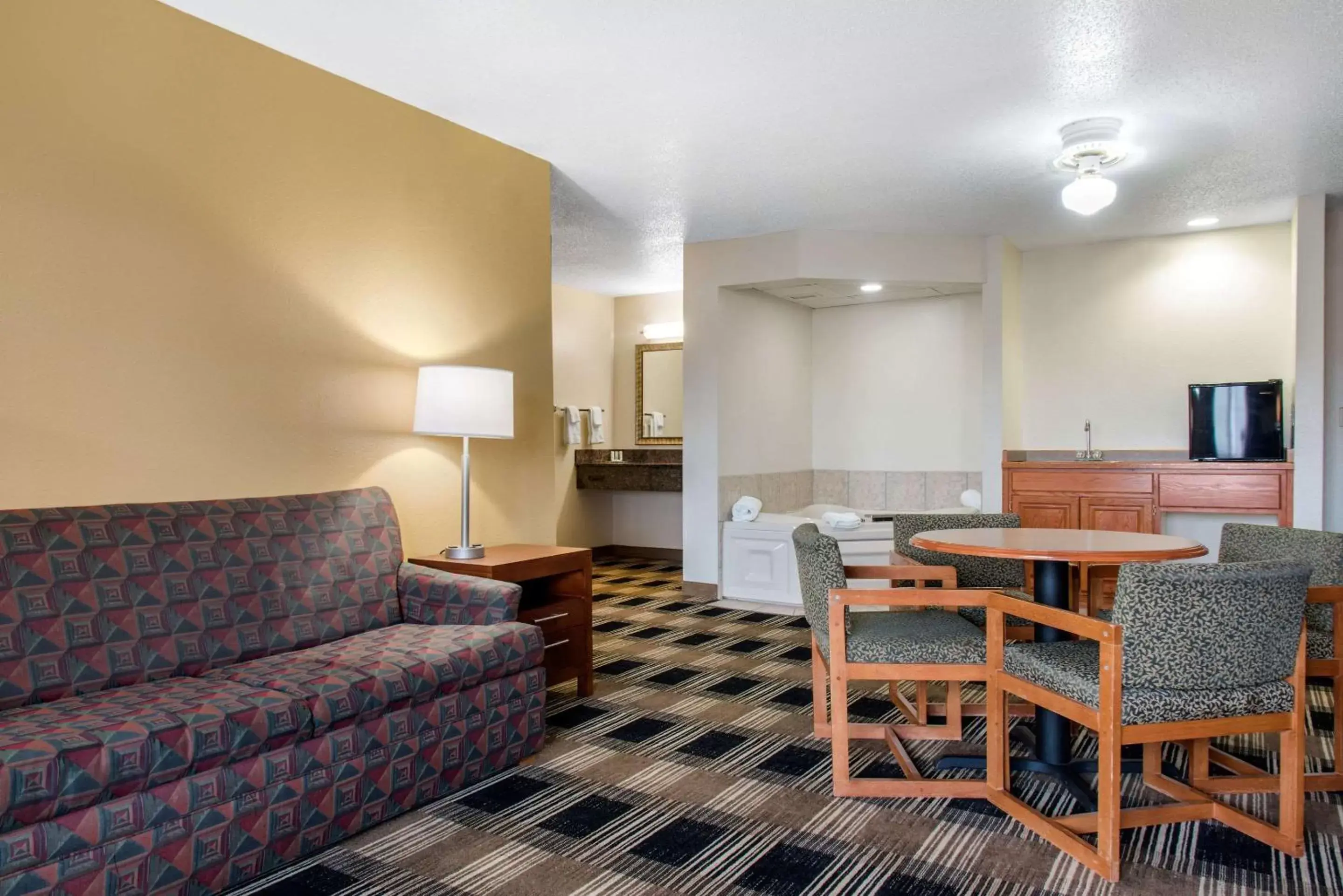 Bedroom, Seating Area in Quality Inn near Medical Center