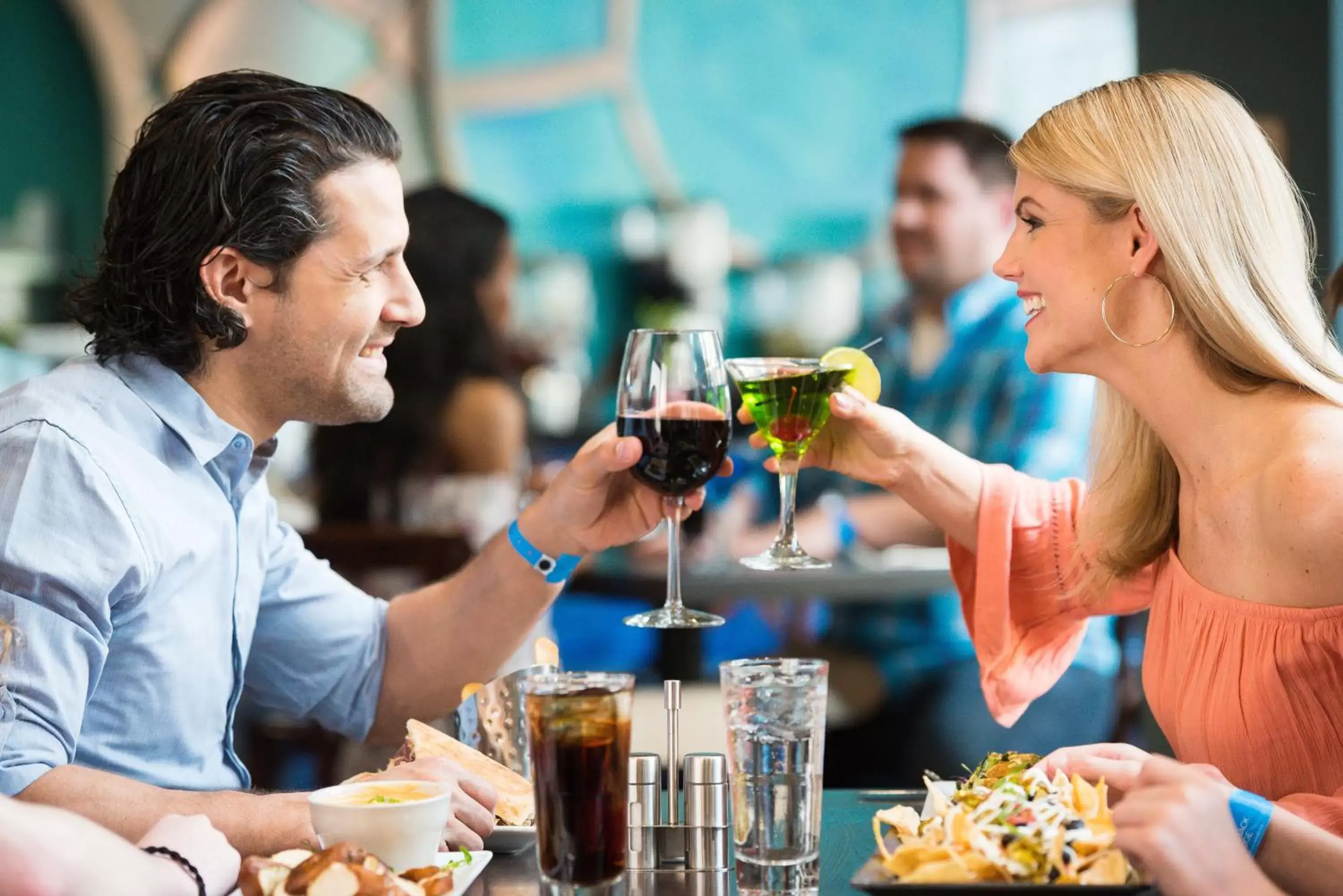 Lounge or bar in The Kartrite Resort and Indoor Waterpark Lounge or bar in The Kartrite Resort and Indoor Waterpark