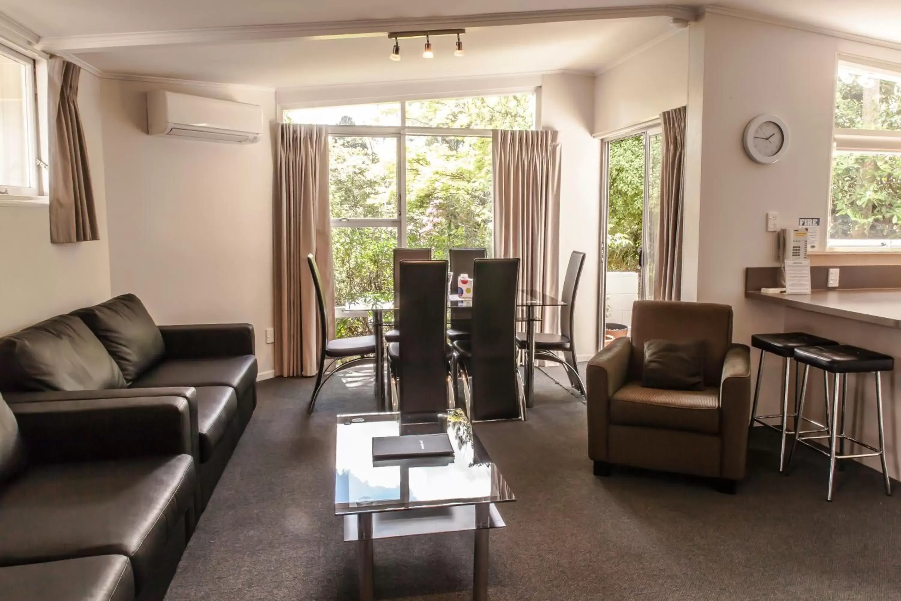 Living room, Seating Area in Ashleigh Court Motel