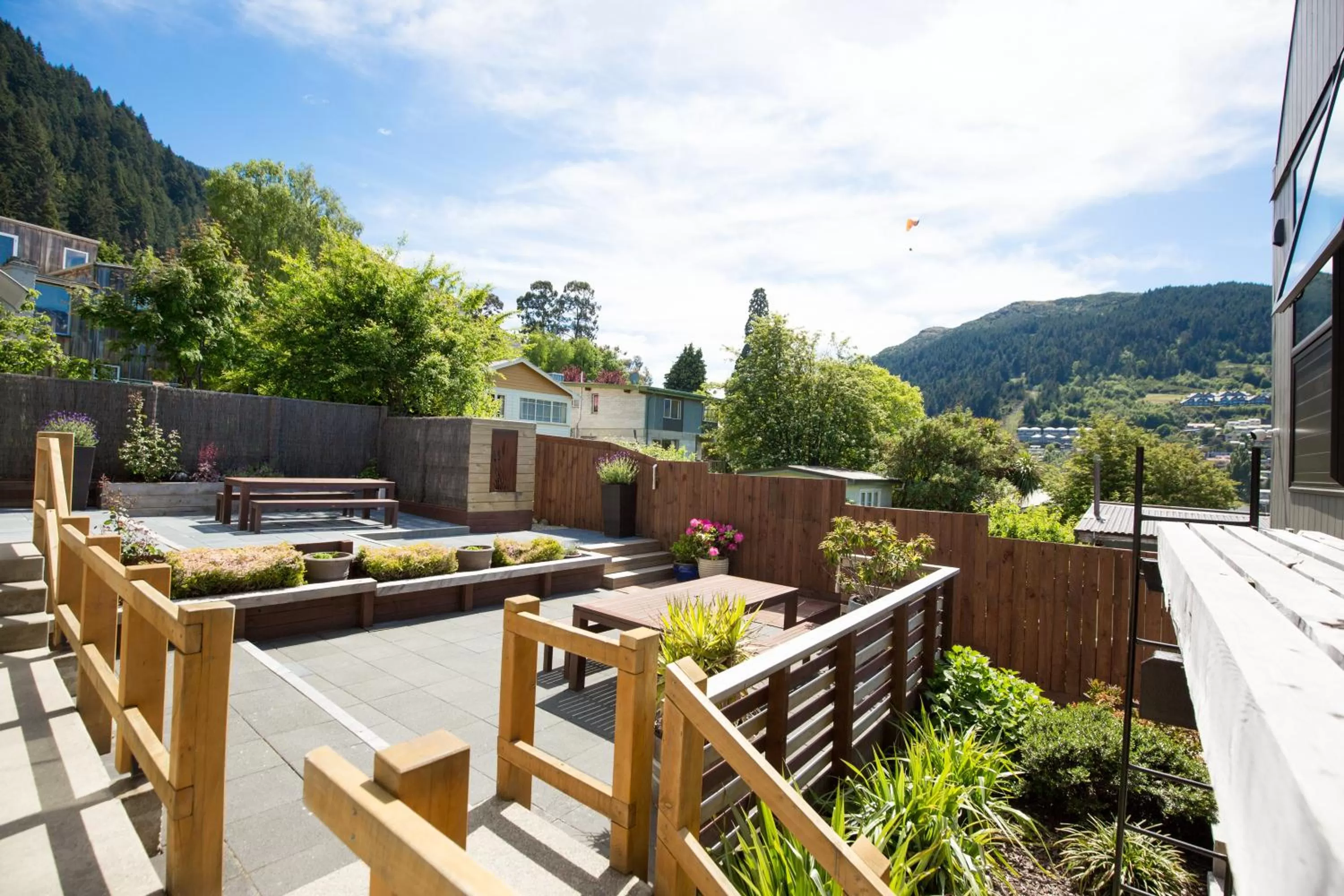 Patio in Lomond Lodge Motel & Apartments