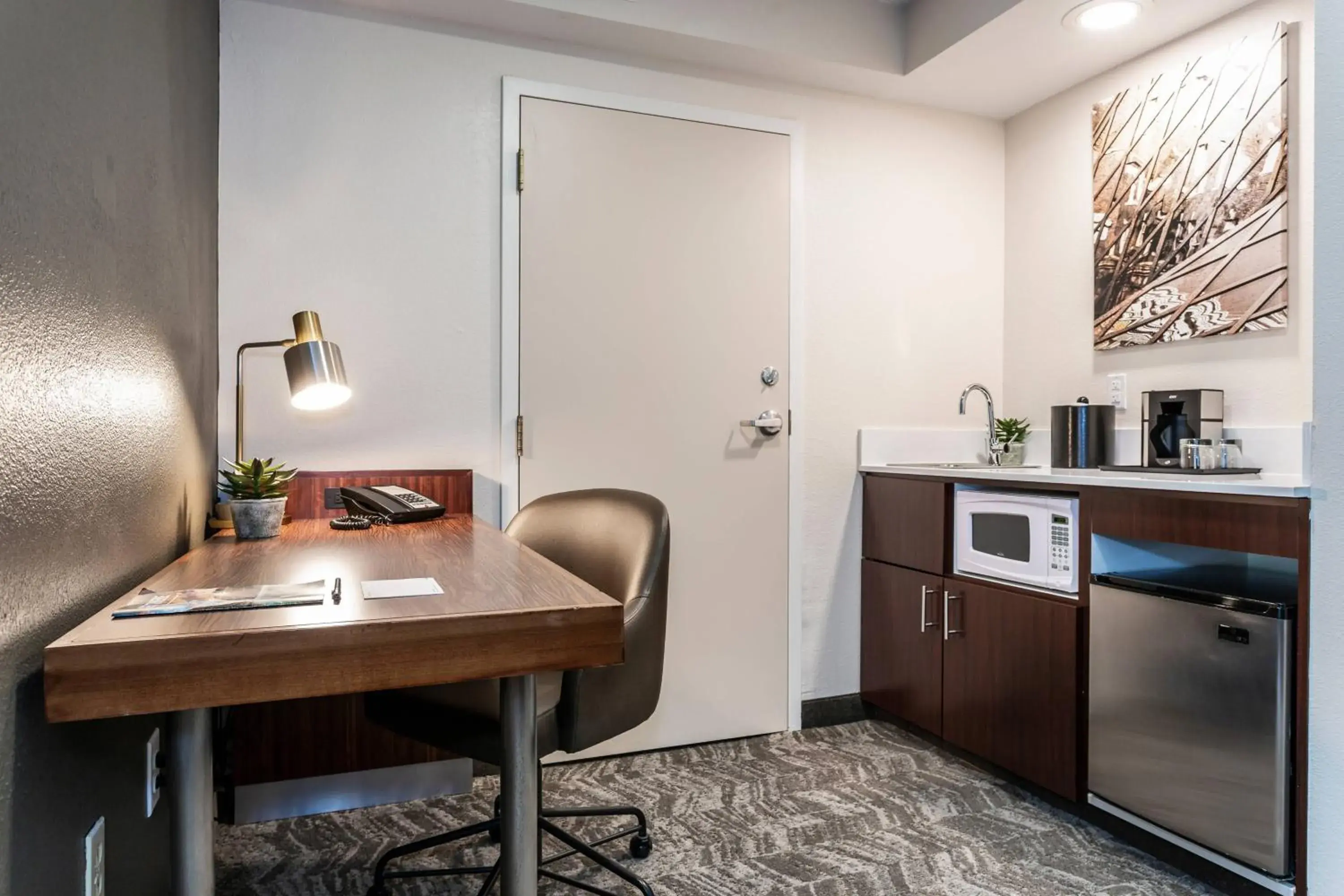 Bedroom, Kitchen/Kitchenette in SpringHill Suites by Marriott Austin The Domain Area