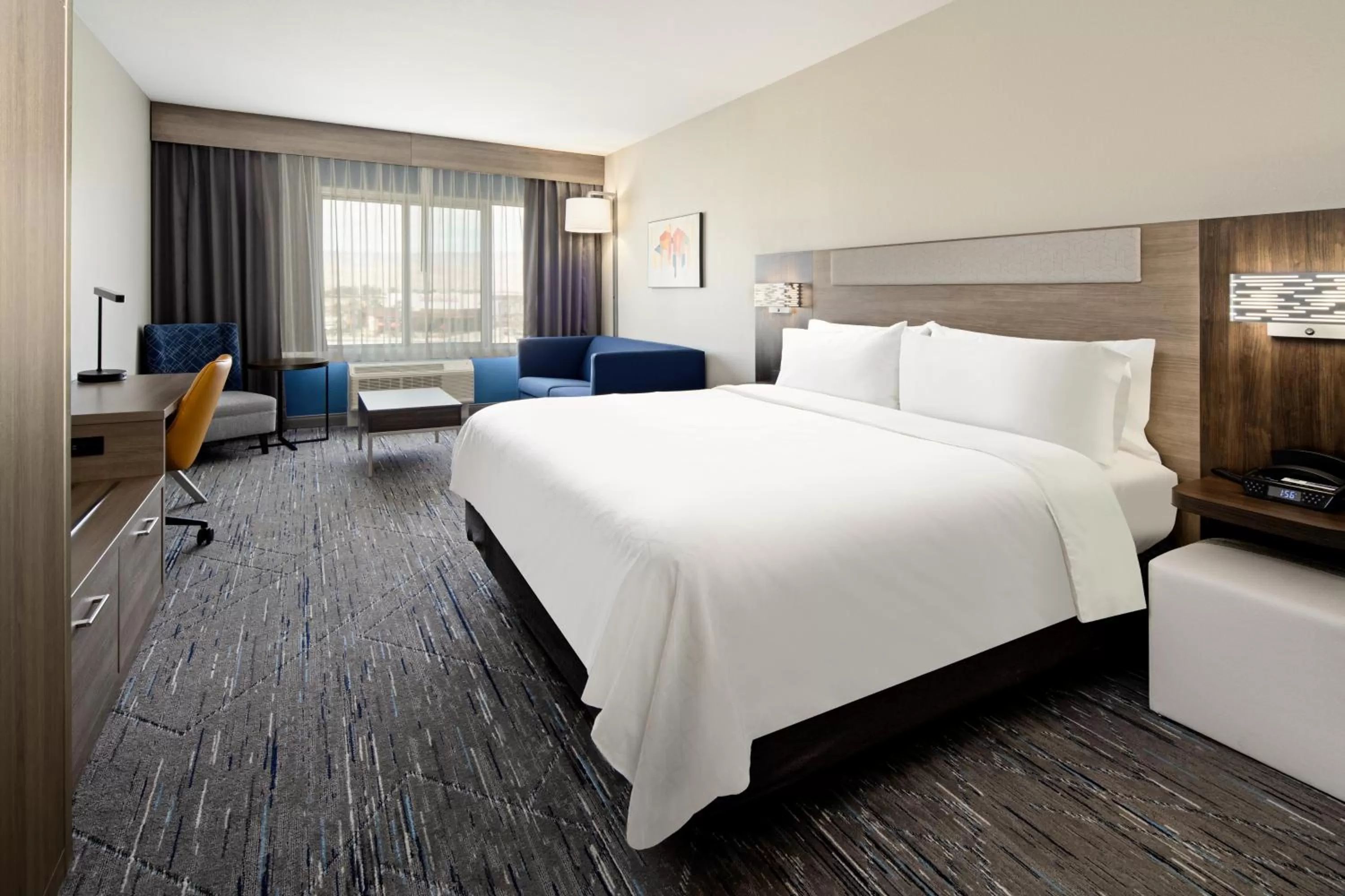 Bed in Holiday Inn Express & Suites Palm Desert - Millennium by IHG