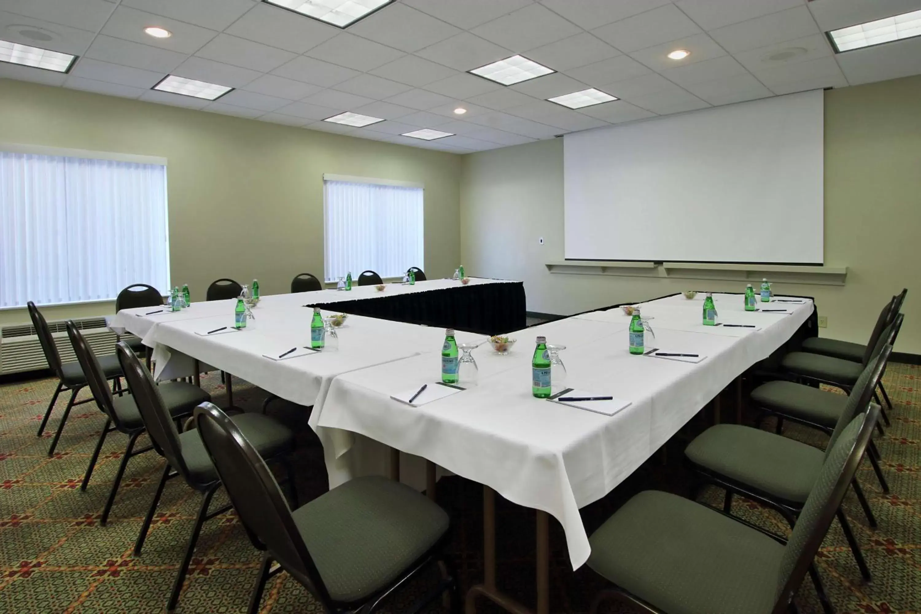 Meeting/conference room in DoubleTree by Hilton Mahwah