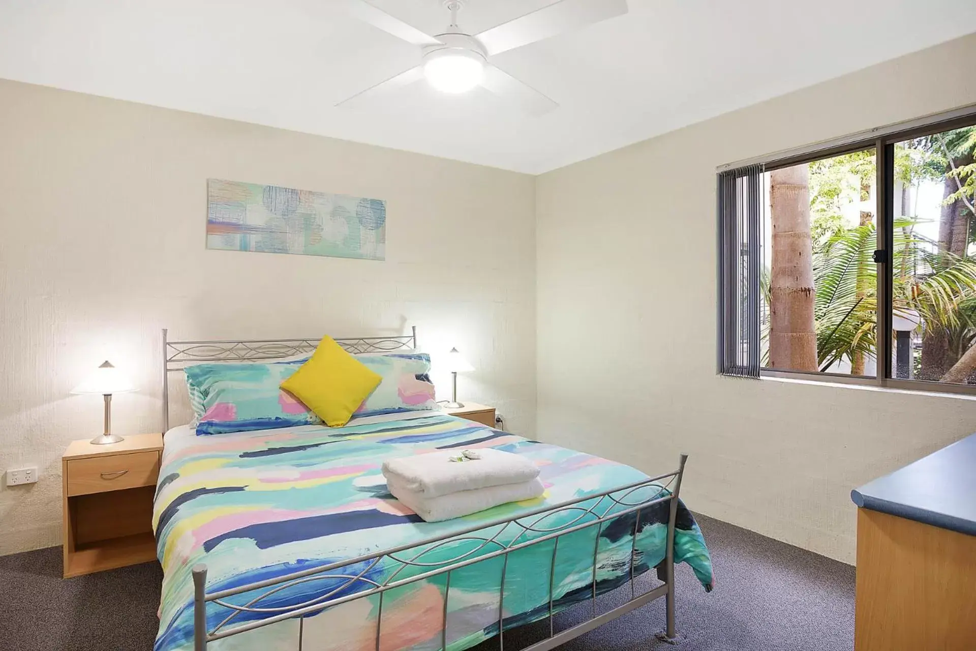 Bedroom, Bed in Sails Luxury Apartments Merimbula